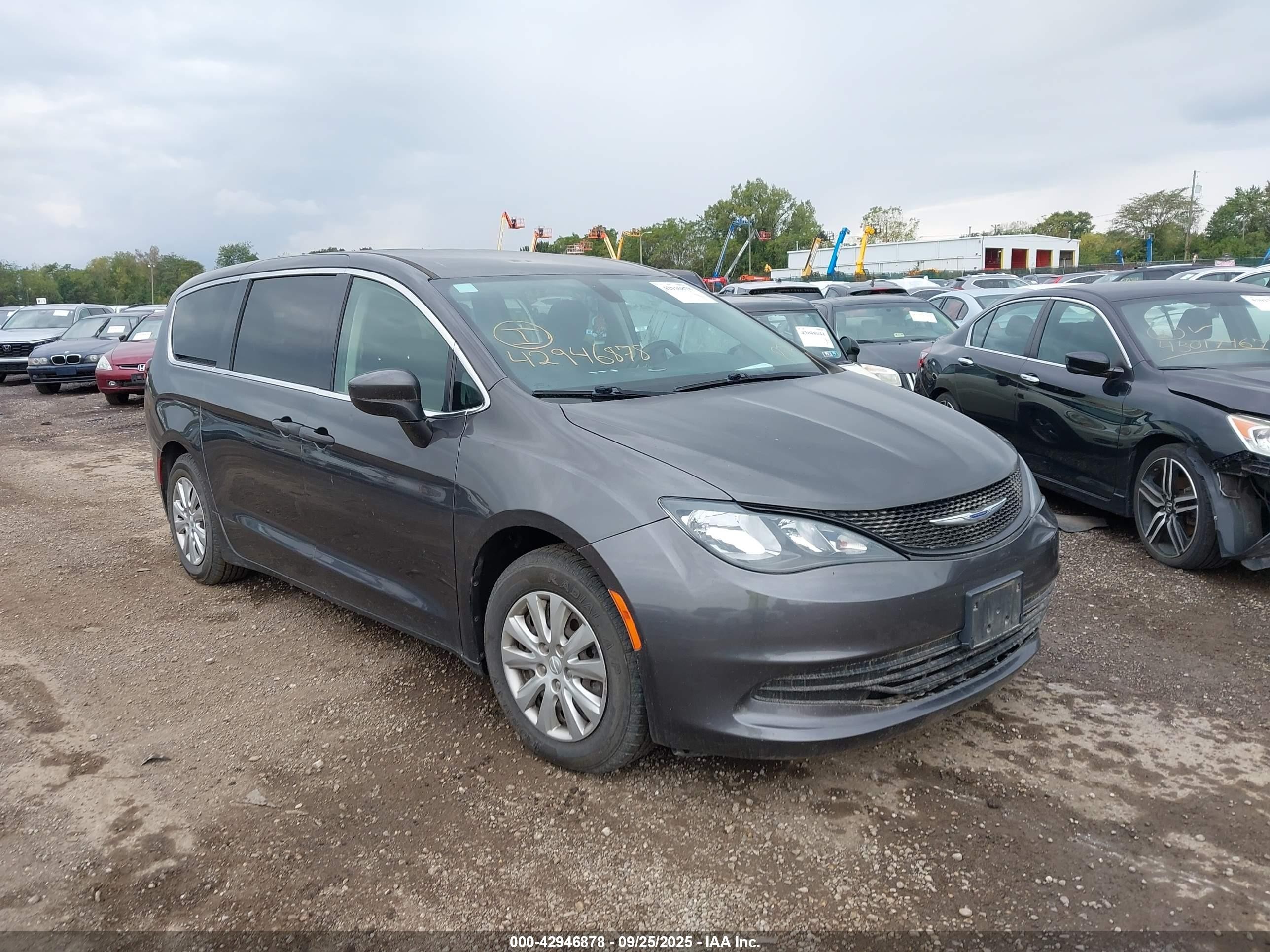 2020 Chrysler Voyager L Gray vin: 2C4RC1AG8LR209495