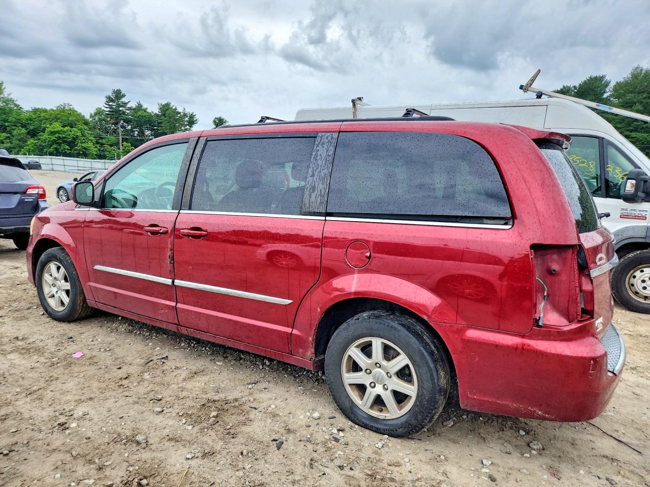 2012 Chrysler Town & Country Touring Red vin: 2C4RC1BG0CR233305