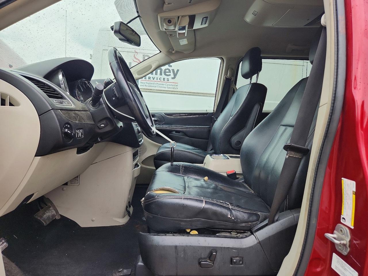 2012 Chrysler Town & Country Touring Red vin: 2C4RC1BG0CR233305