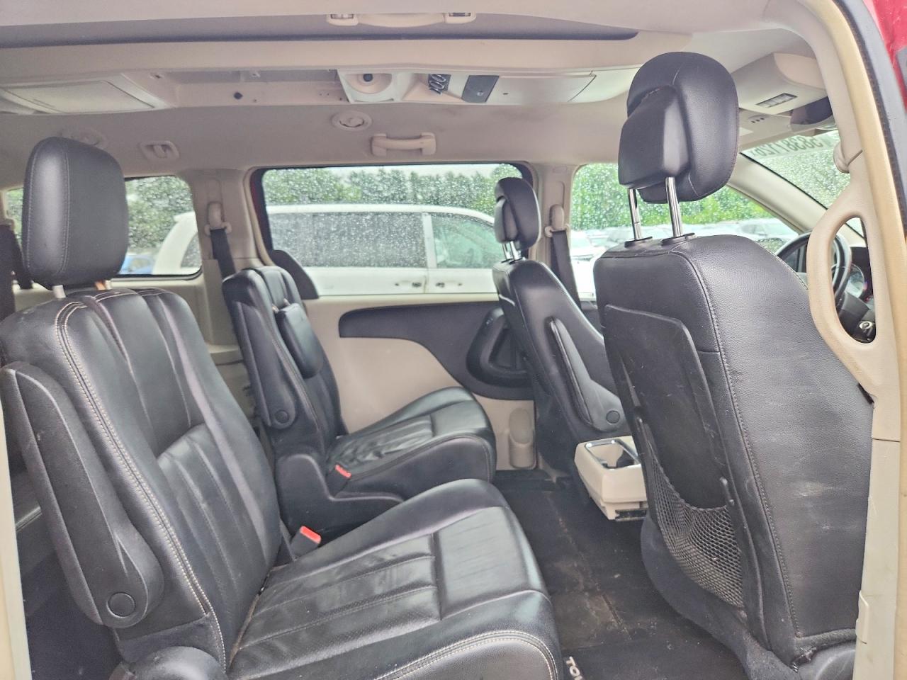2012 Chrysler Town & Country Touring Red vin: 2C4RC1BG0CR233305