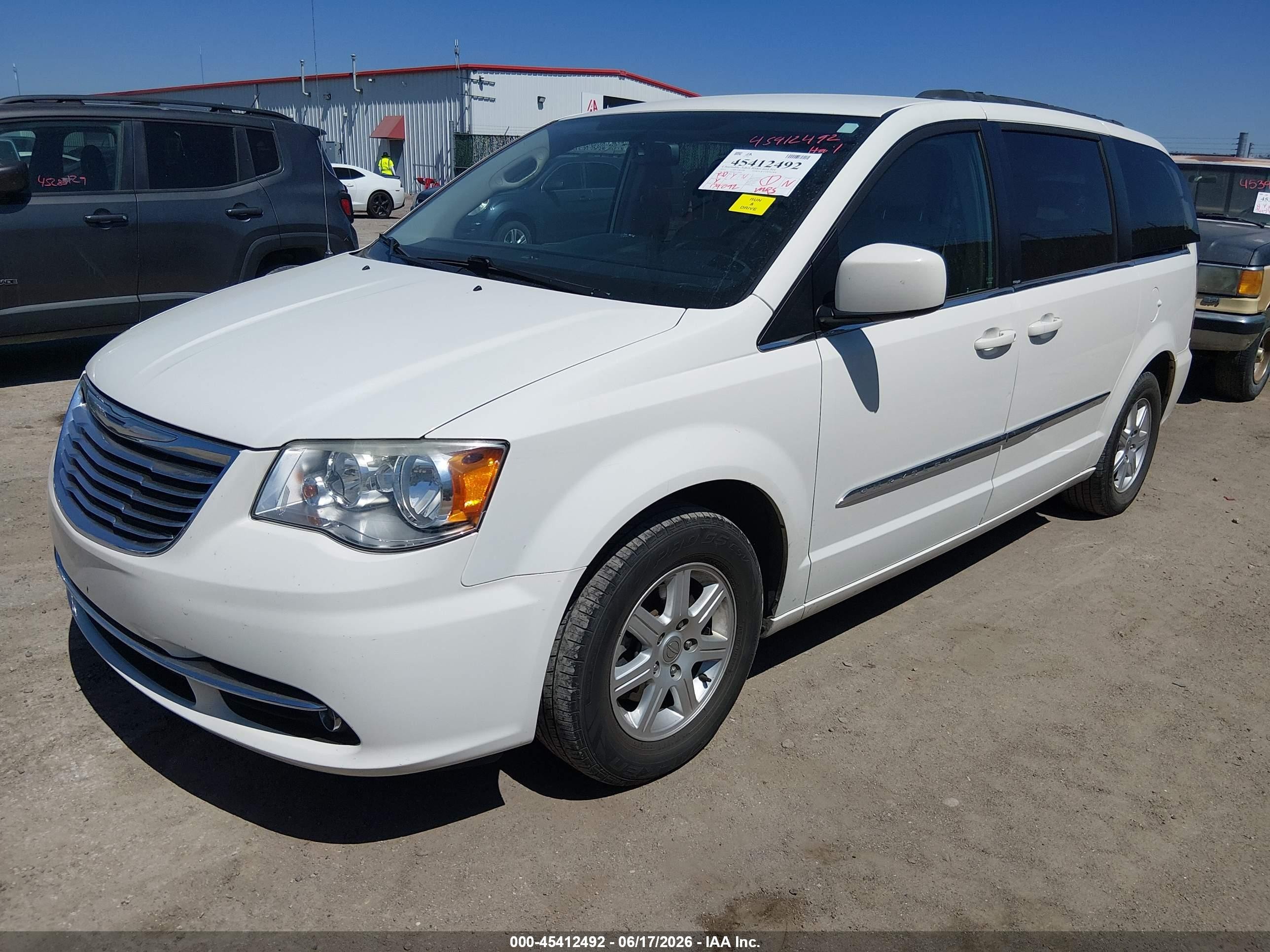 2012 Chrysler Town & Country Touring White vin: 2C4RC1BG0CR320640