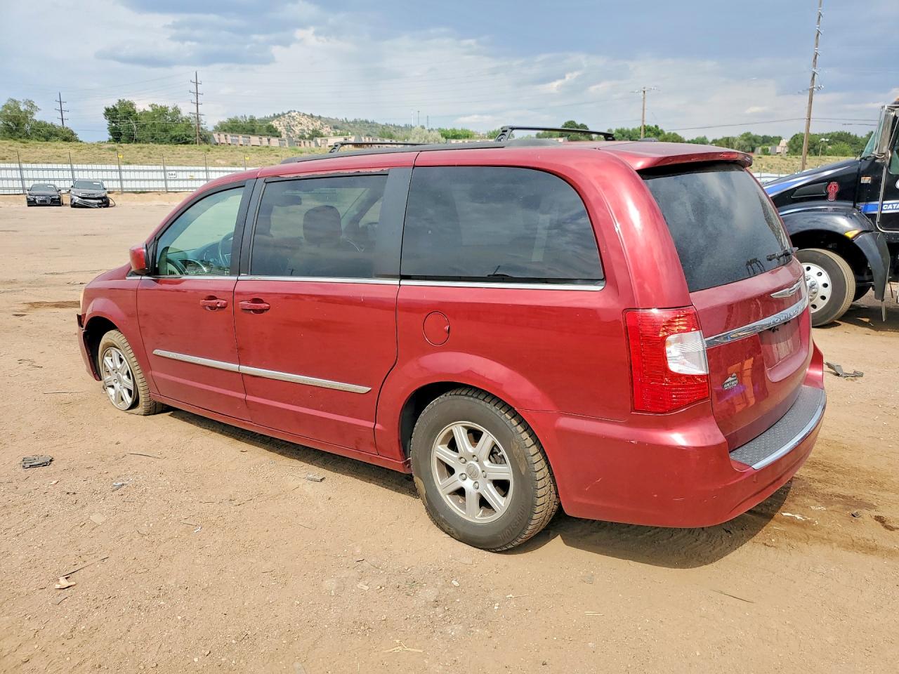 2012 Chrysler Town & Country Touring Red vin: 2C4RC1BG0CR361821