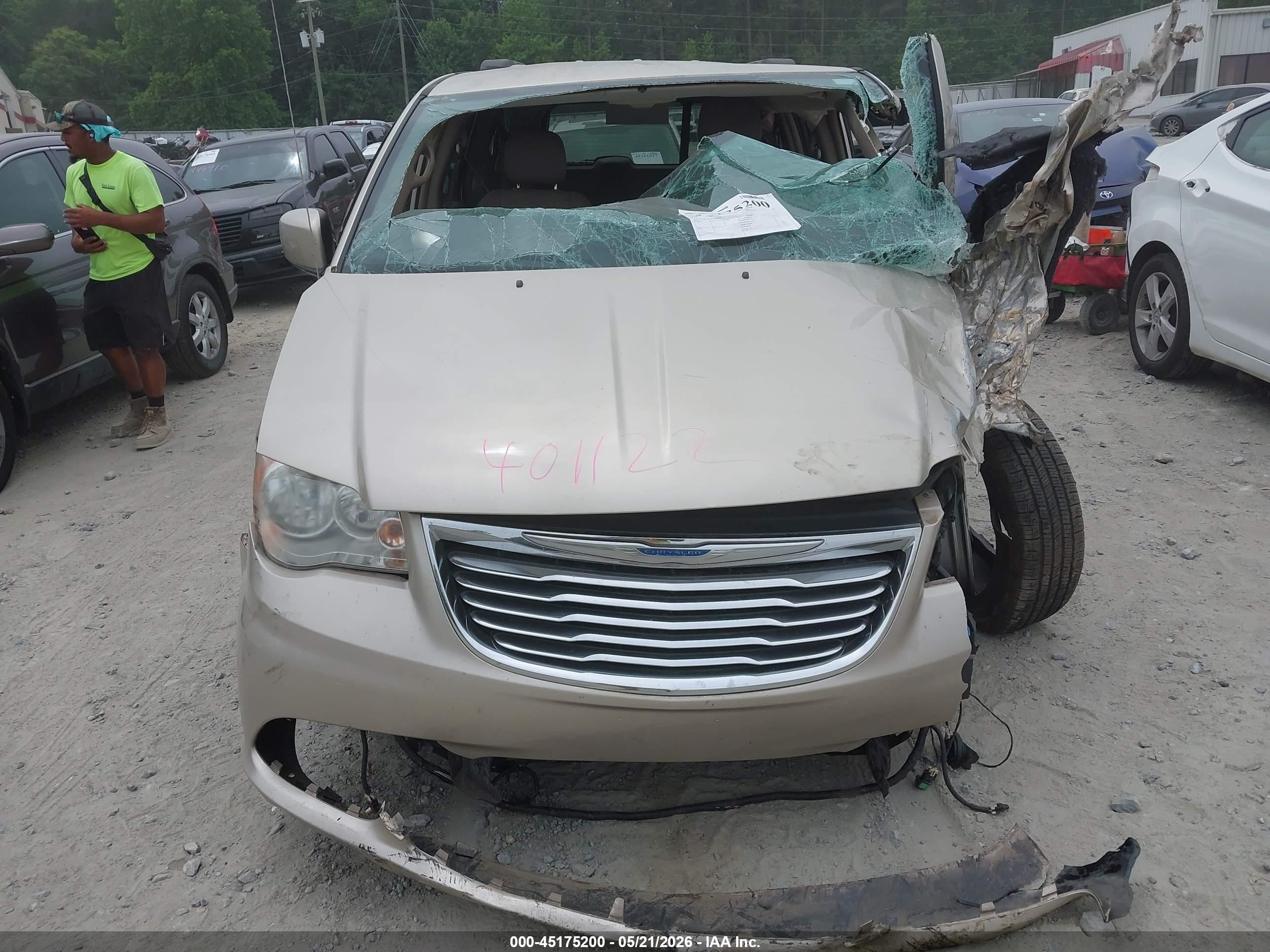 2012 Chrysler Town & Country Touring Tan vin: 2C4RC1BG0CR401122