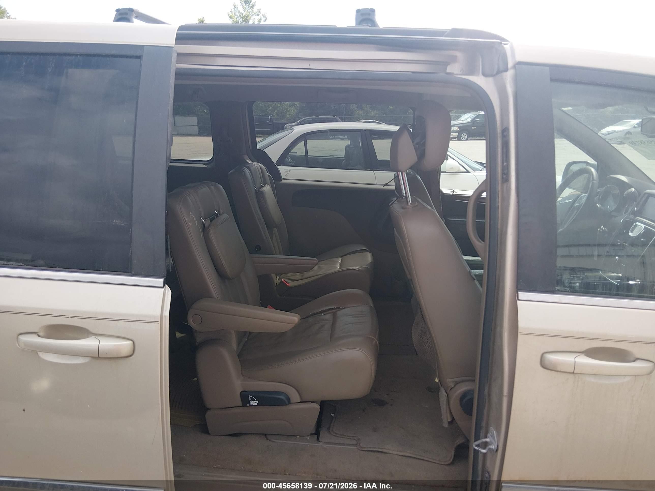 2013 Chrysler Town & Country Touring Beige vin: 2C4RC1BG0DR517504