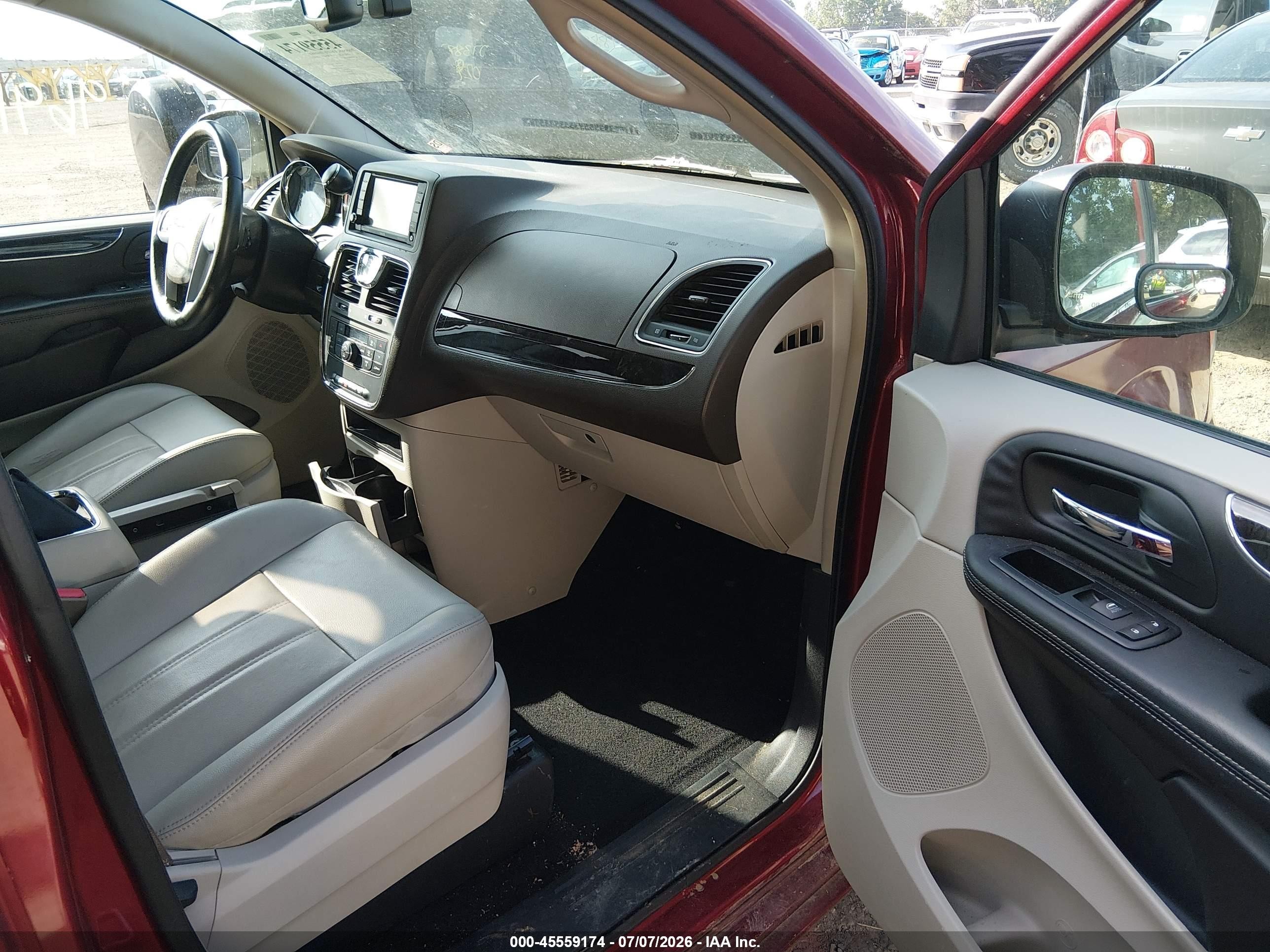 2013 Chrysler Town & Country Touring Red vin: 2C4RC1BG0DR541091
