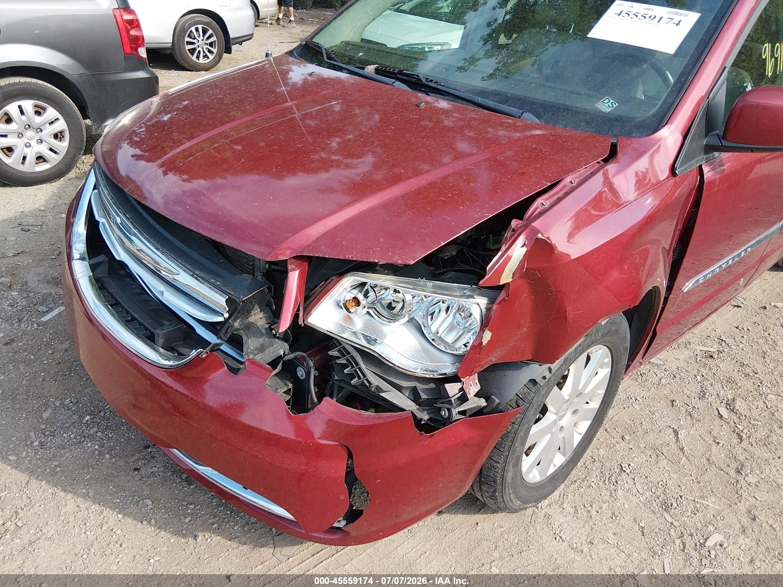 2013 Chrysler Town & Country Touring Red vin: 2C4RC1BG0DR541091
