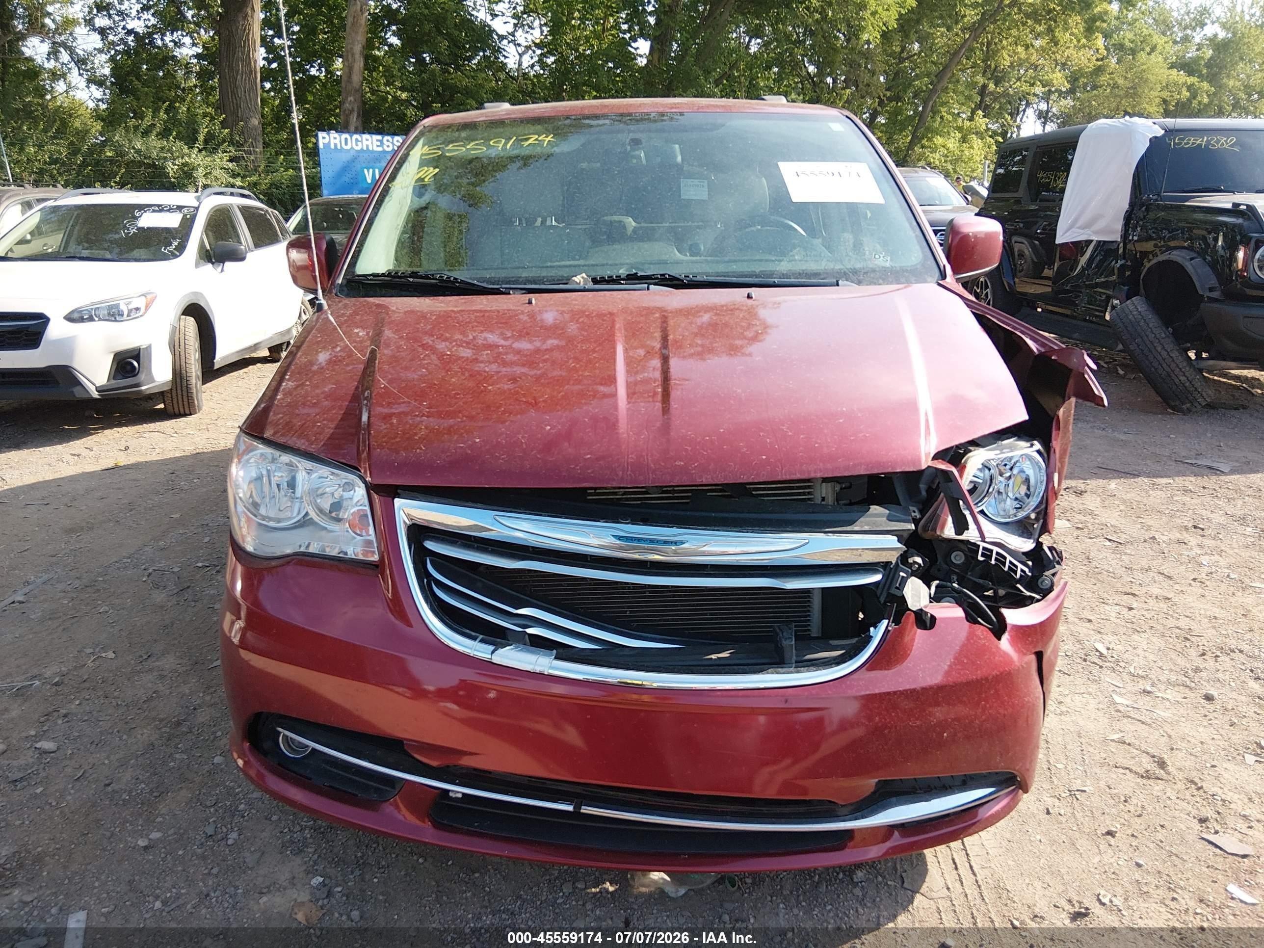 2013 Chrysler Town & Country Touring Red vin: 2C4RC1BG0DR541091