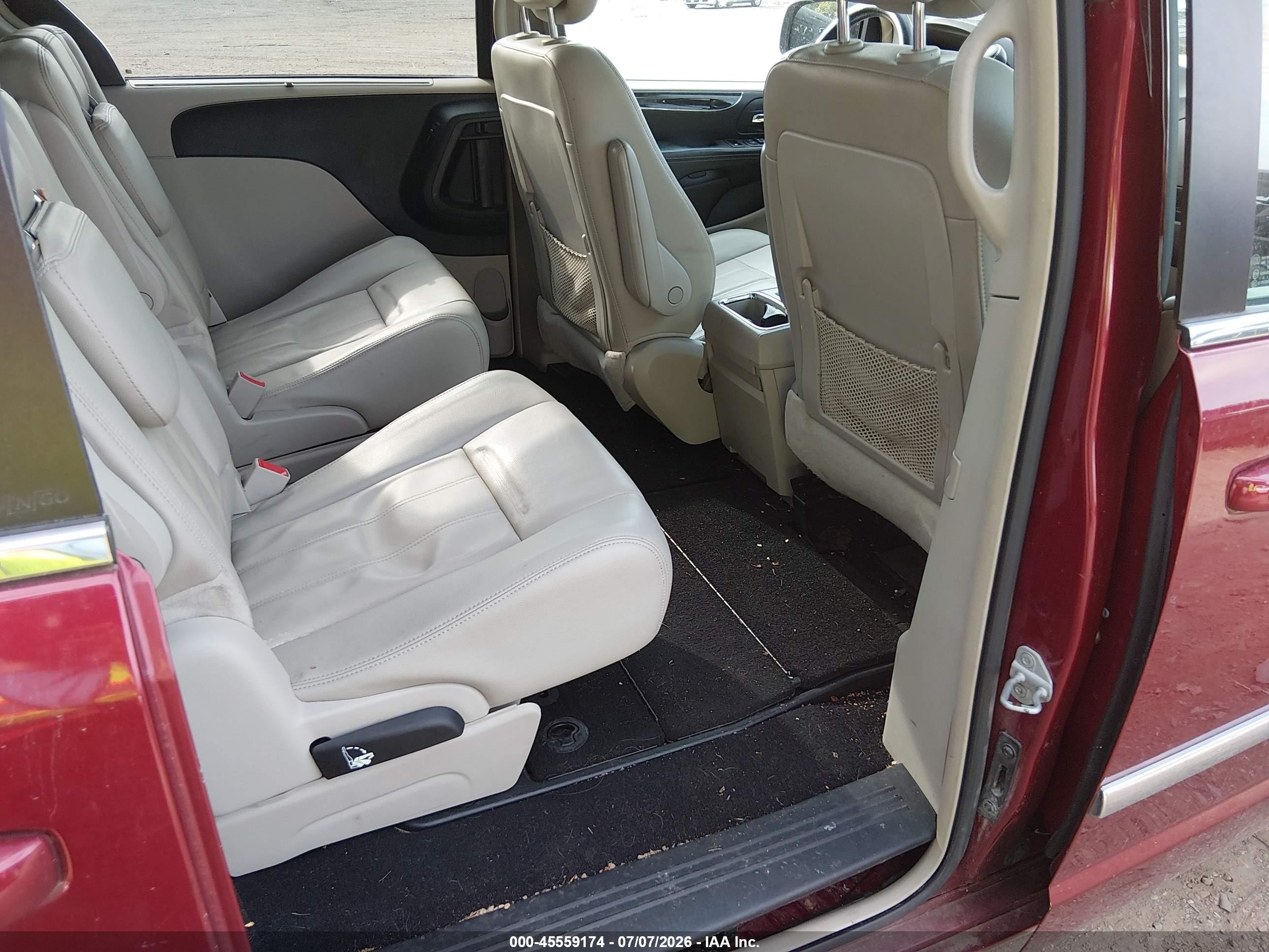 2013 Chrysler Town & Country Touring Red vin: 2C4RC1BG0DR541091