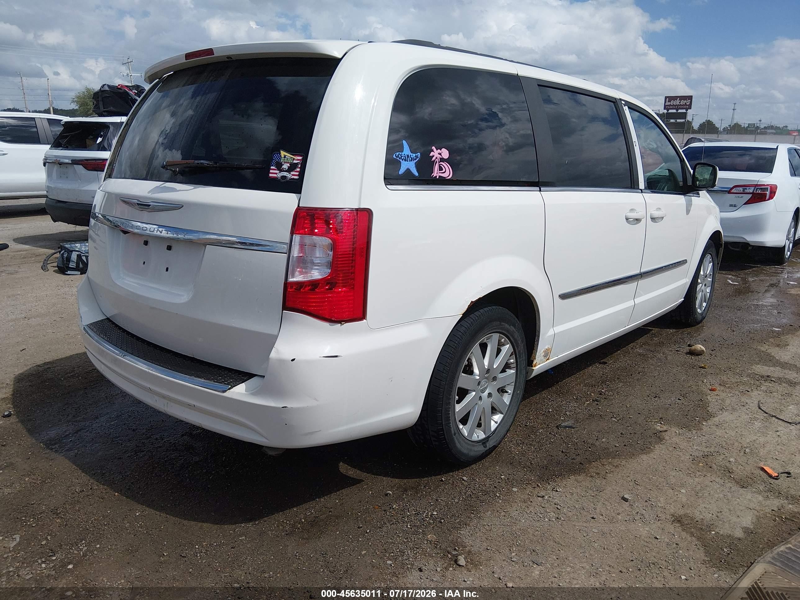 2013 Chrysler Town & Country Touring White vin: 2C4RC1BG0DR566444