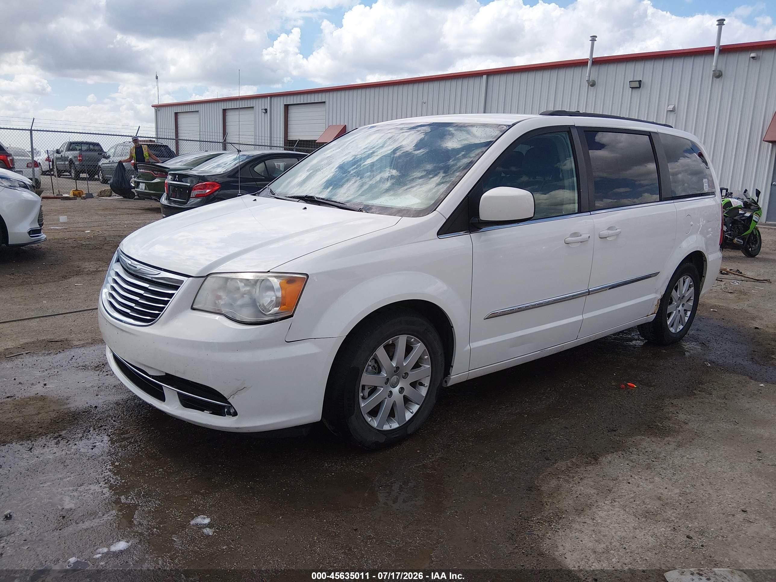2013 Chrysler Town & Country Touring White vin: 2C4RC1BG0DR566444