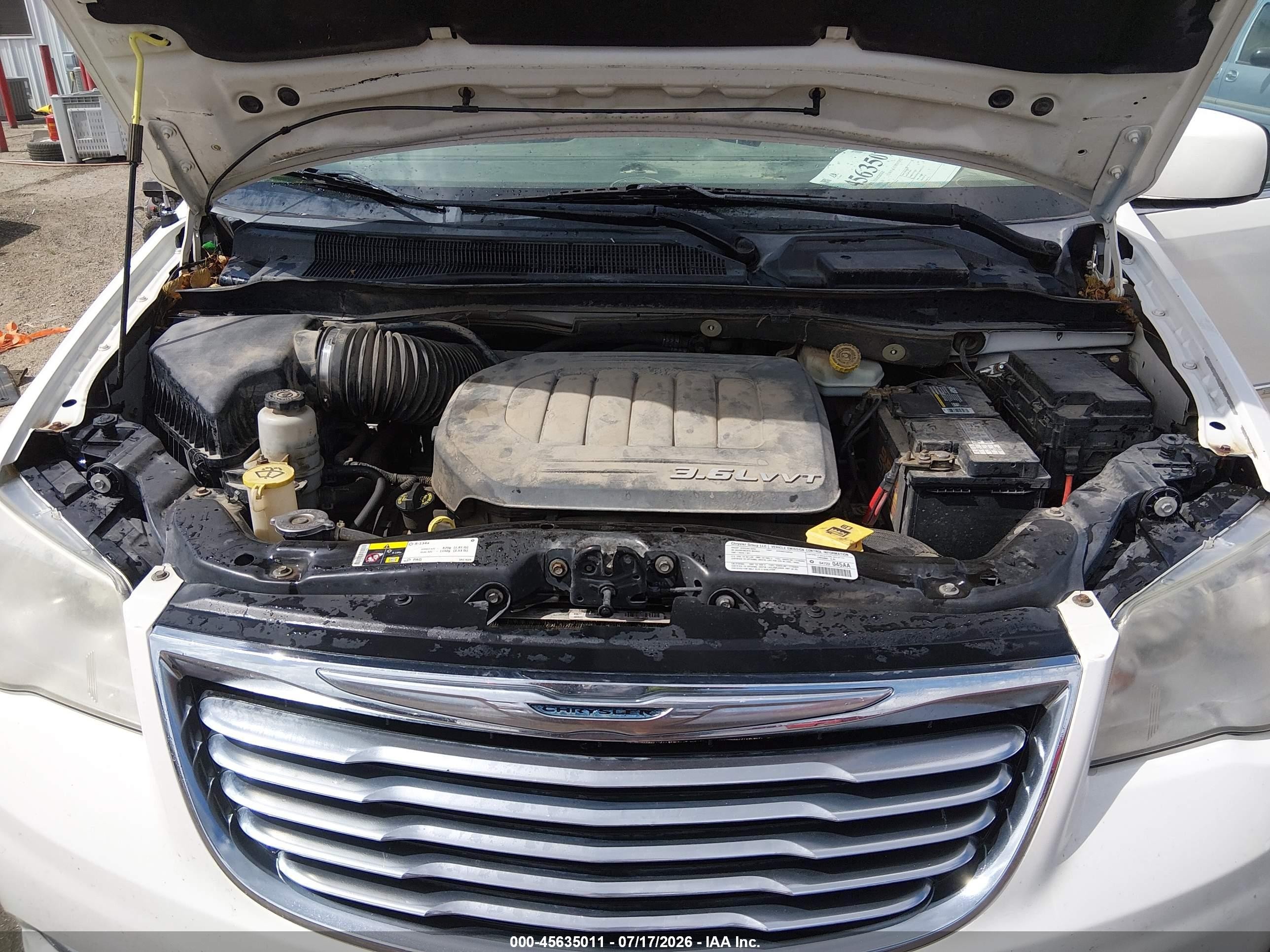 2013 Chrysler Town & Country Touring White vin: 2C4RC1BG0DR566444