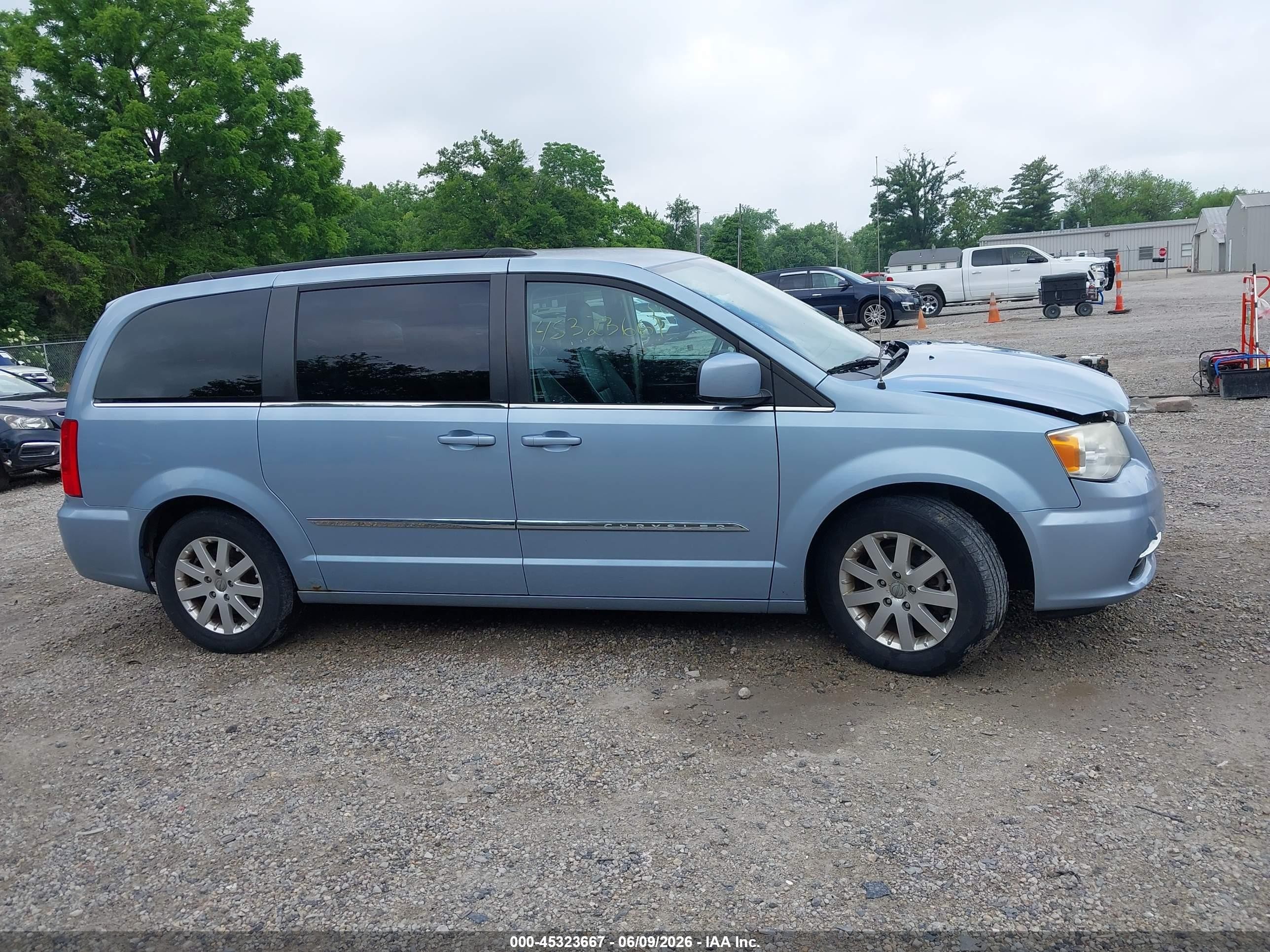 2013 Chrysler Town & Country Touring Blue vin: 2C4RC1BG0DR596723