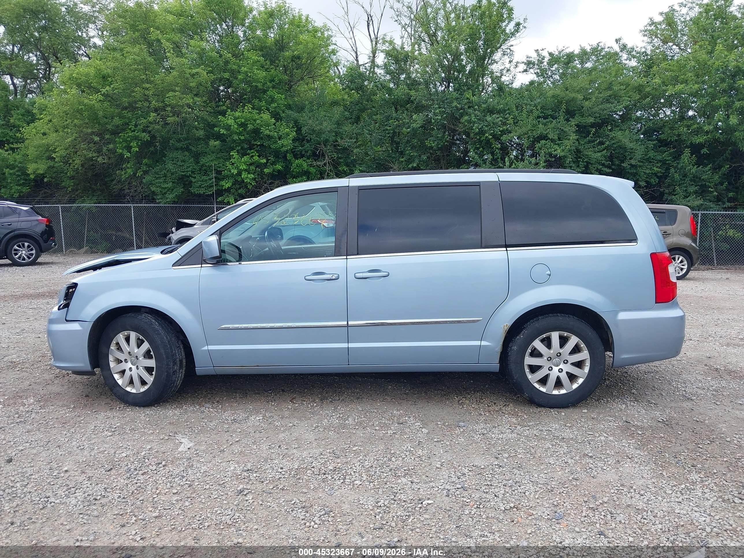 2013 Chrysler Town & Country Touring Blue vin: 2C4RC1BG0DR596723