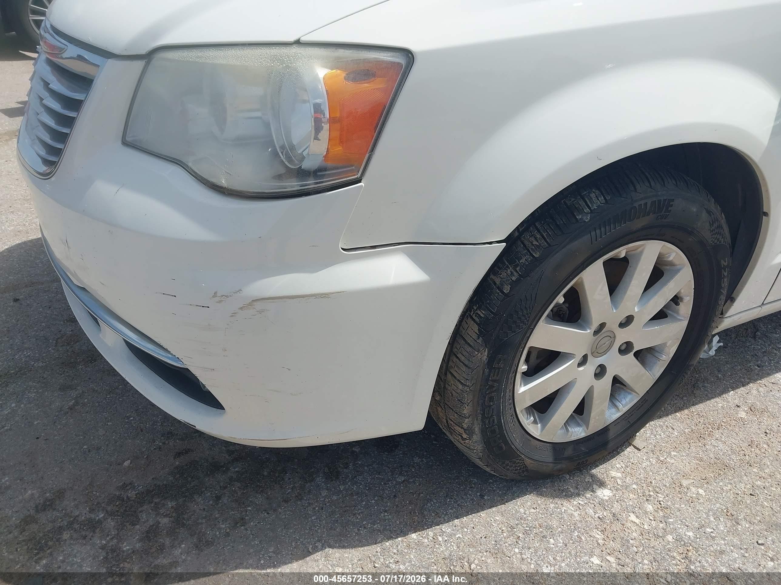 2013 Chrysler Town & Country Touring White vin: 2C4RC1BG0DR605873