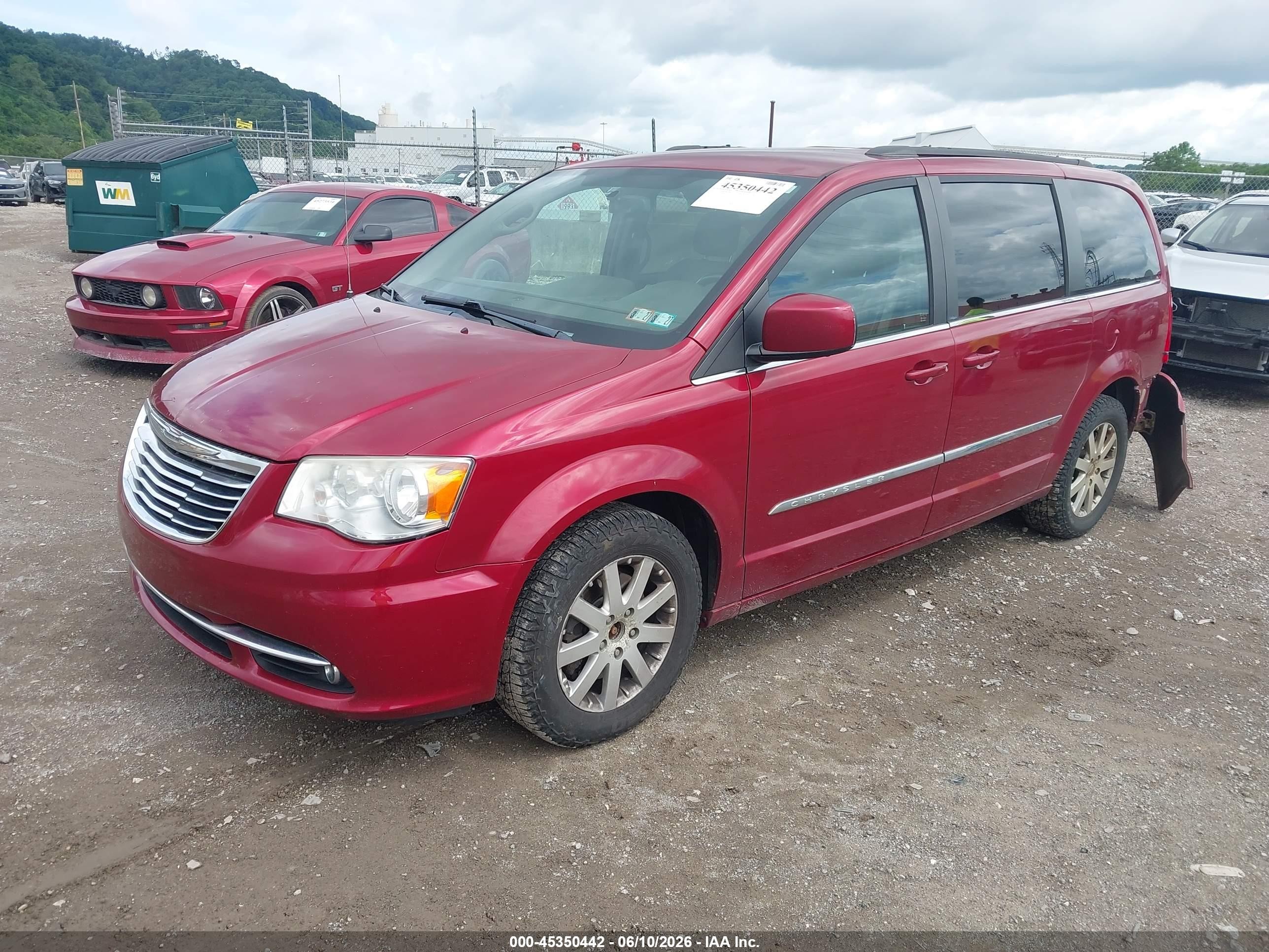 2013 Chrysler Town & Country Touring Red vin: 2C4RC1BG0DR645399