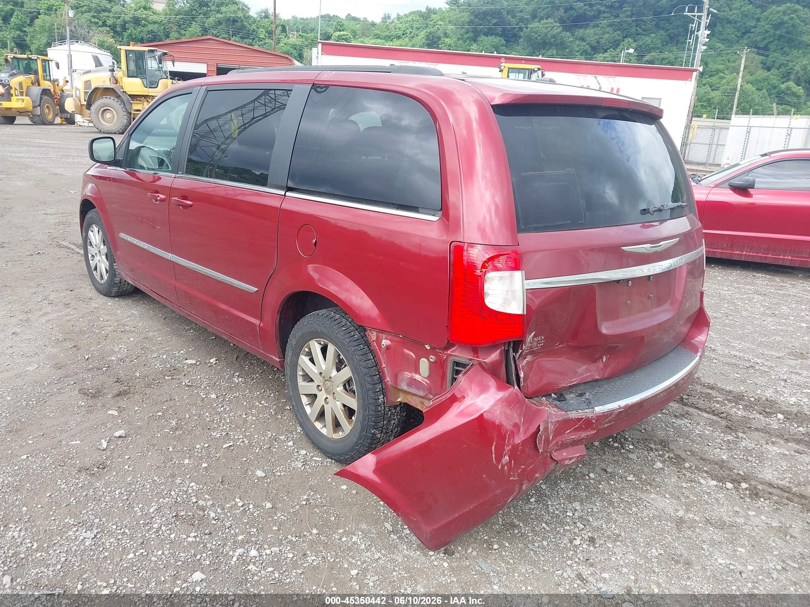 2013 Chrysler Town & Country Touring Red vin: 2C4RC1BG0DR645399