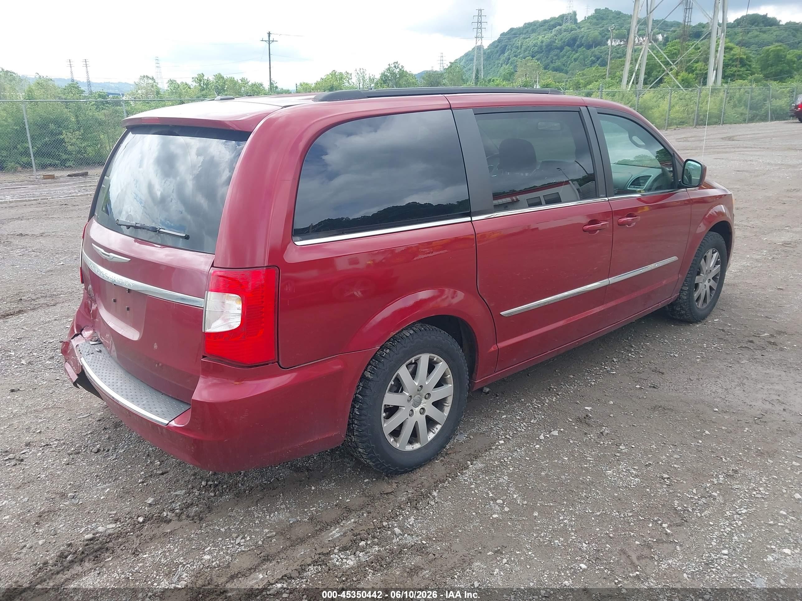 2013 Chrysler Town & Country Touring Red vin: 2C4RC1BG0DR645399