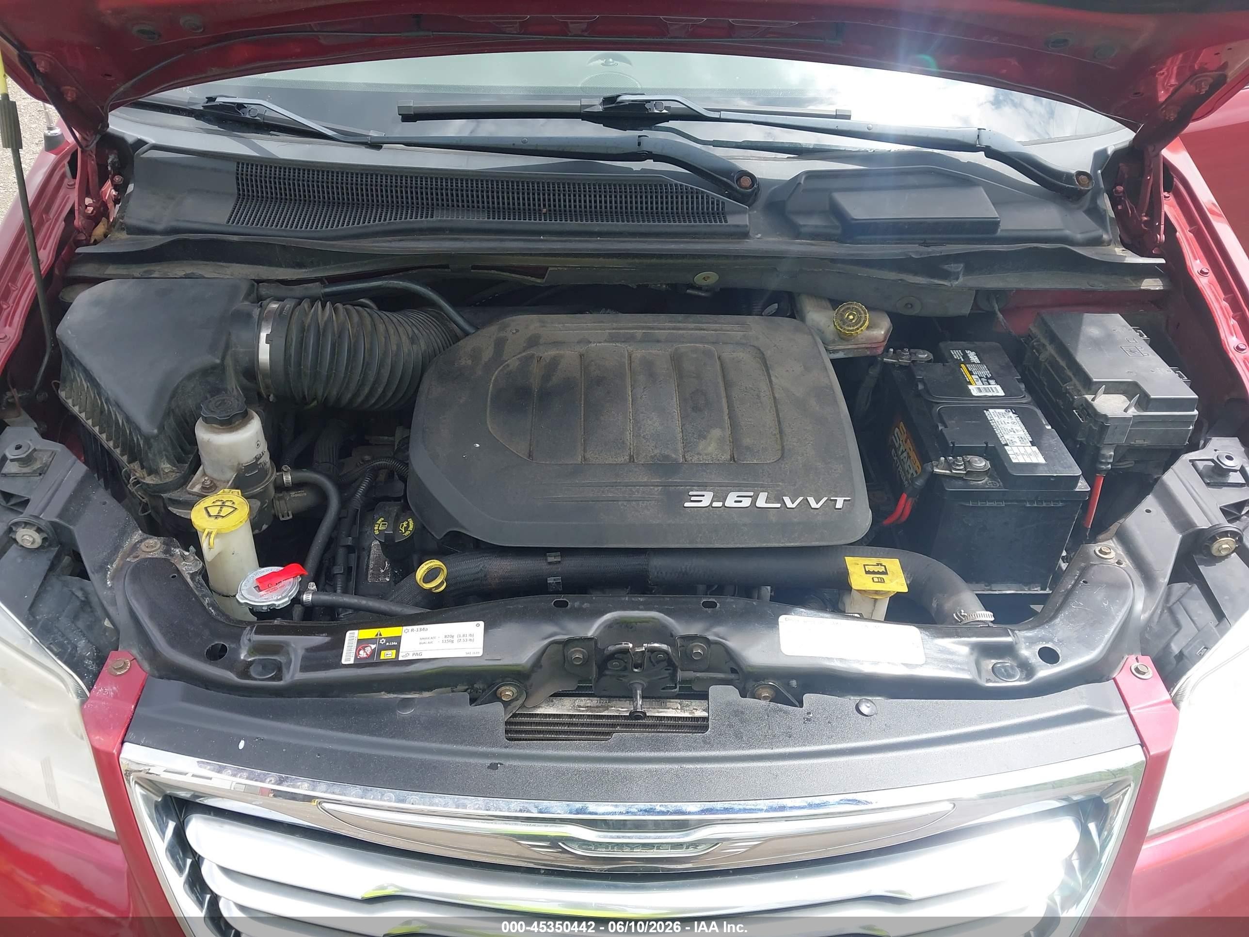 2013 Chrysler Town & Country Touring Red vin: 2C4RC1BG0DR645399