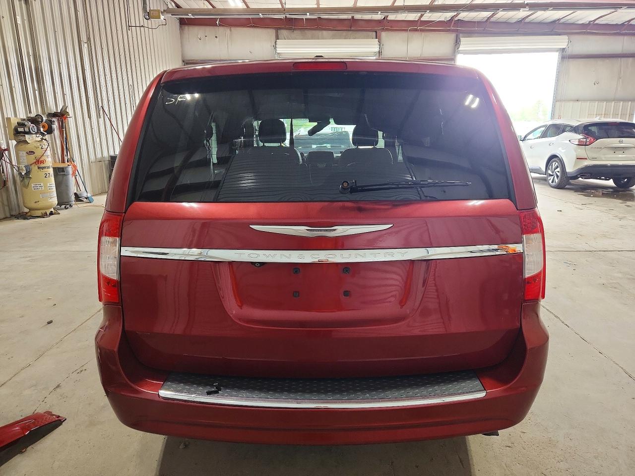 2013 Chrysler Town & Country Touring Burgundy vin: 2C4RC1BG0DR645869