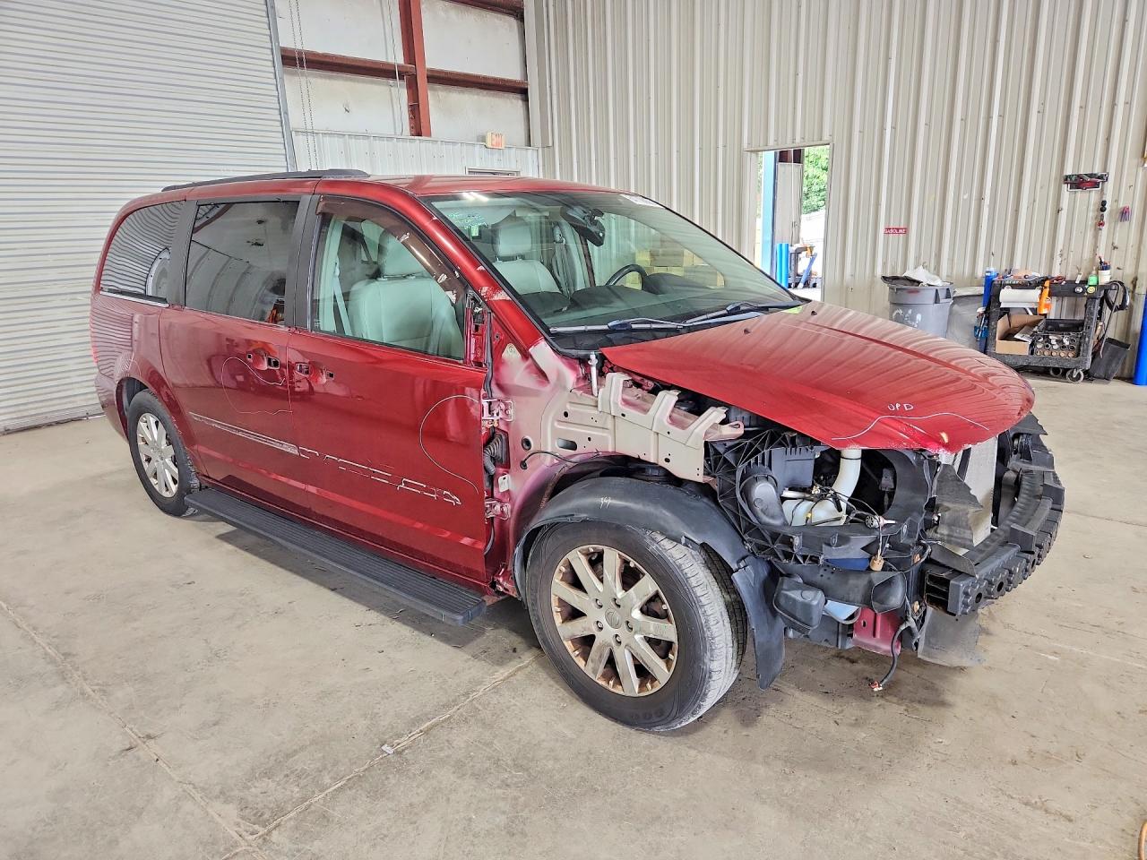 2013 Chrysler Town & Country Touring Burgundy vin: 2C4RC1BG0DR645869