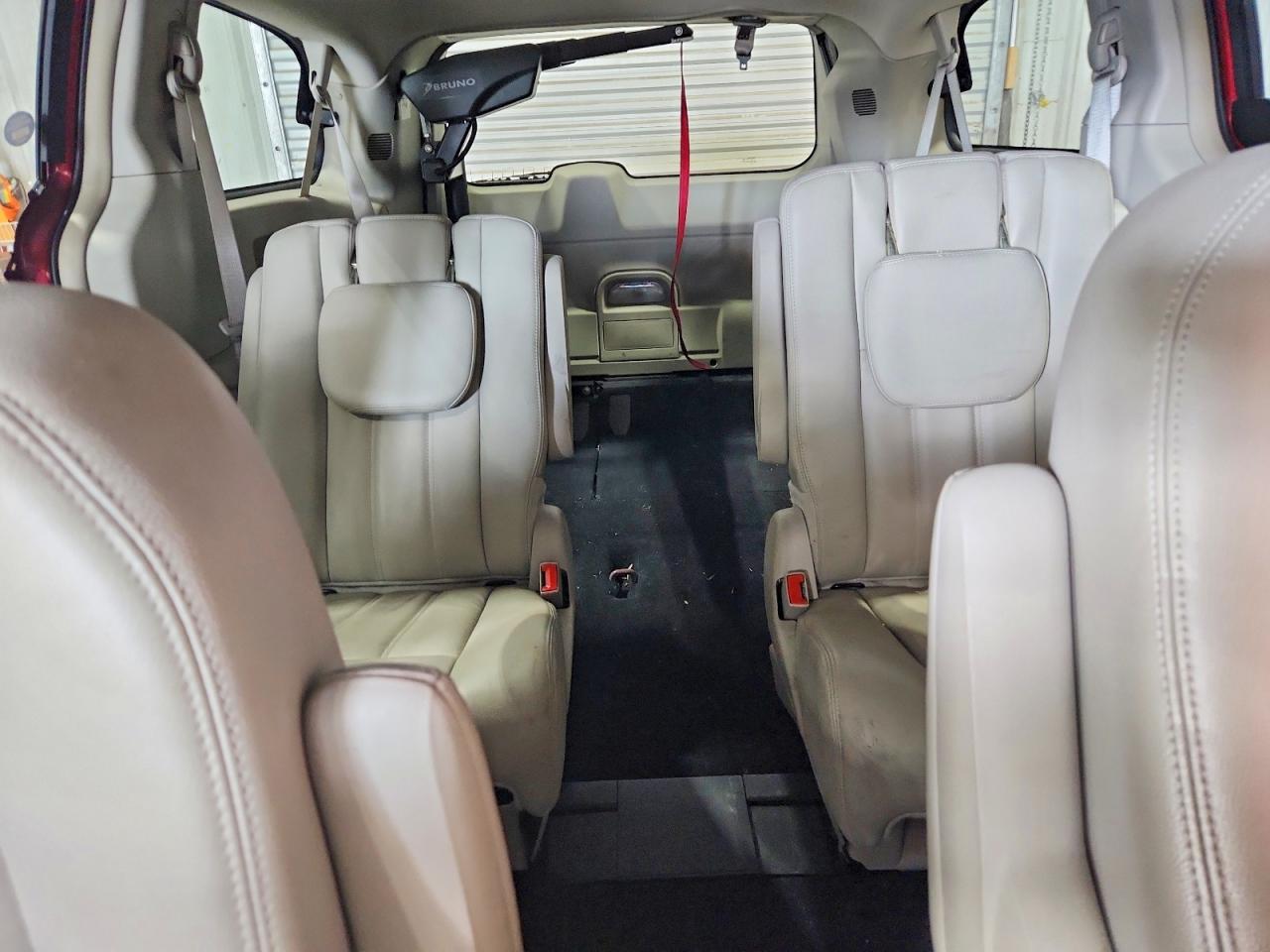 2013 Chrysler Town & Country Touring Burgundy vin: 2C4RC1BG0DR645869