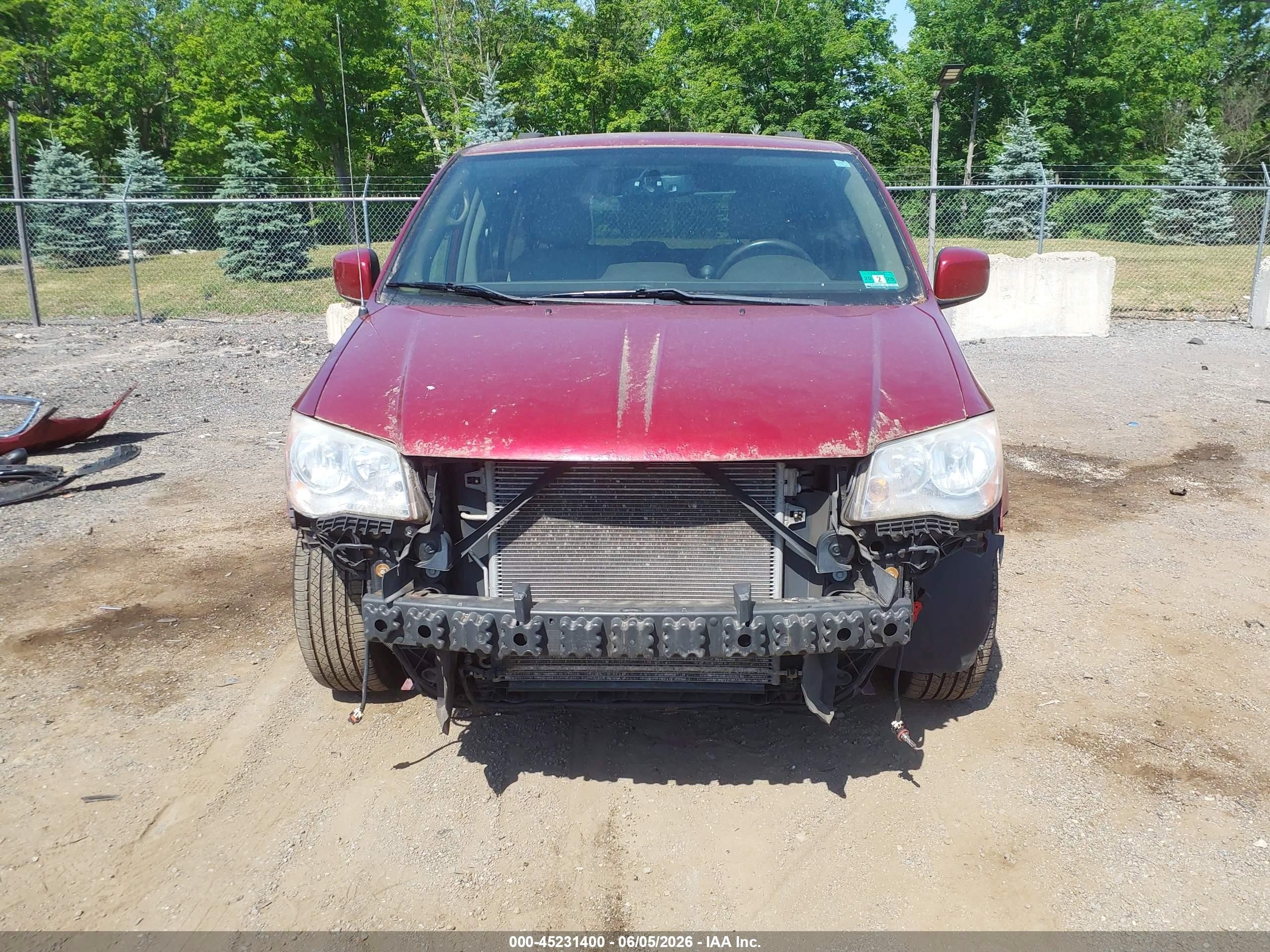 2013 Chrysler Town & Country Touring Red vin: 2C4RC1BG0DR647220