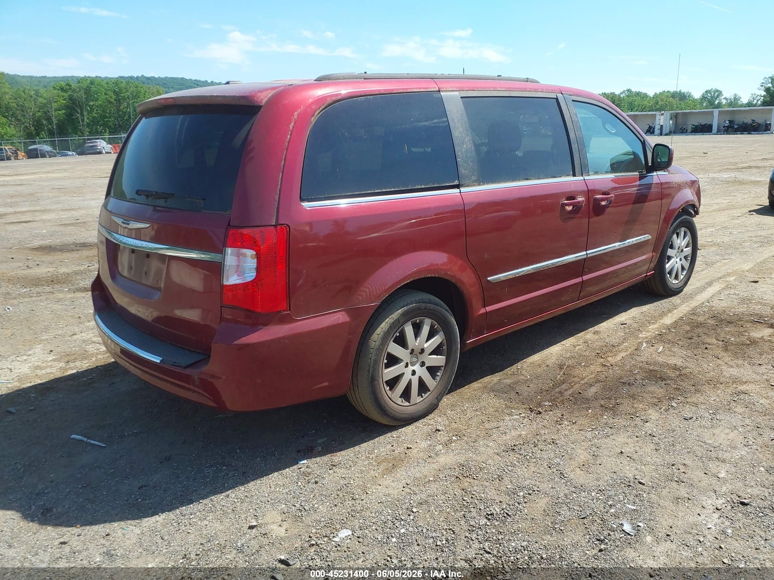 2013 Chrysler Town & Country Touring Red vin: 2C4RC1BG0DR647220