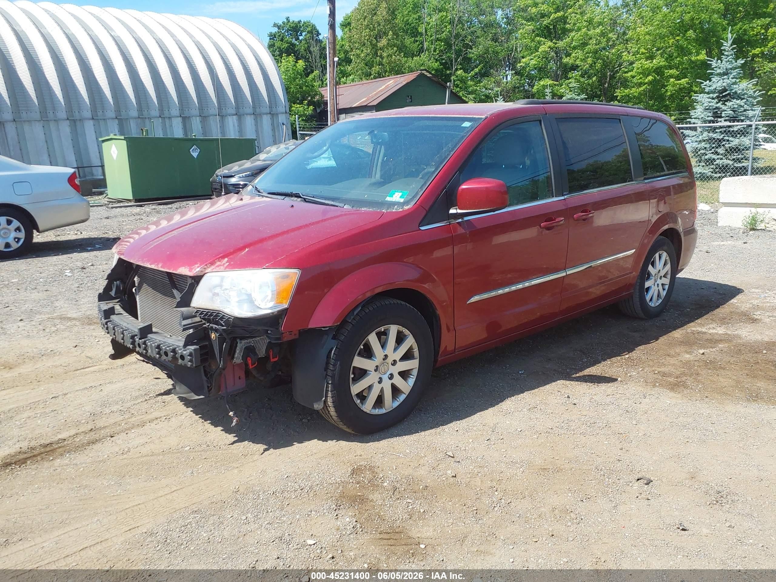 2013 Chrysler Town & Country Touring Red vin: 2C4RC1BG0DR647220