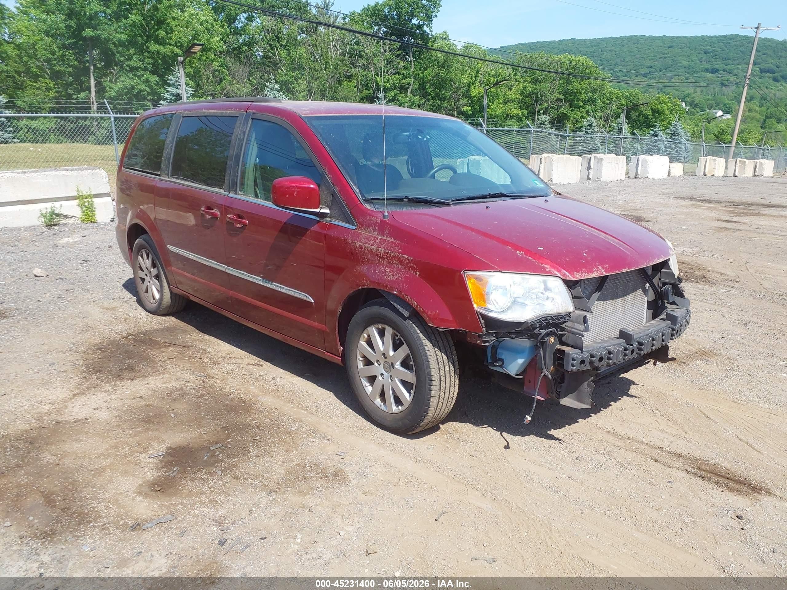 2013 Chrysler Town & Country Touring Red vin: 2C4RC1BG0DR647220
