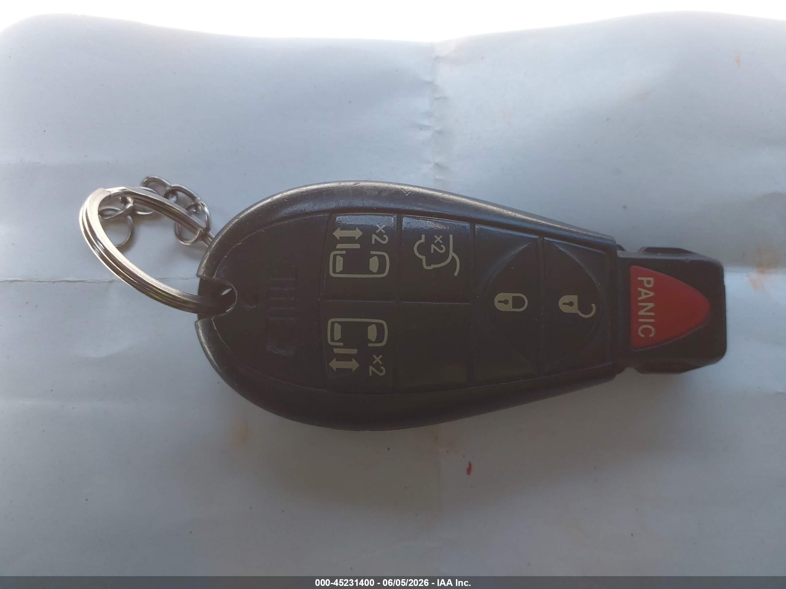 2013 Chrysler Town & Country Touring Red vin: 2C4RC1BG0DR647220