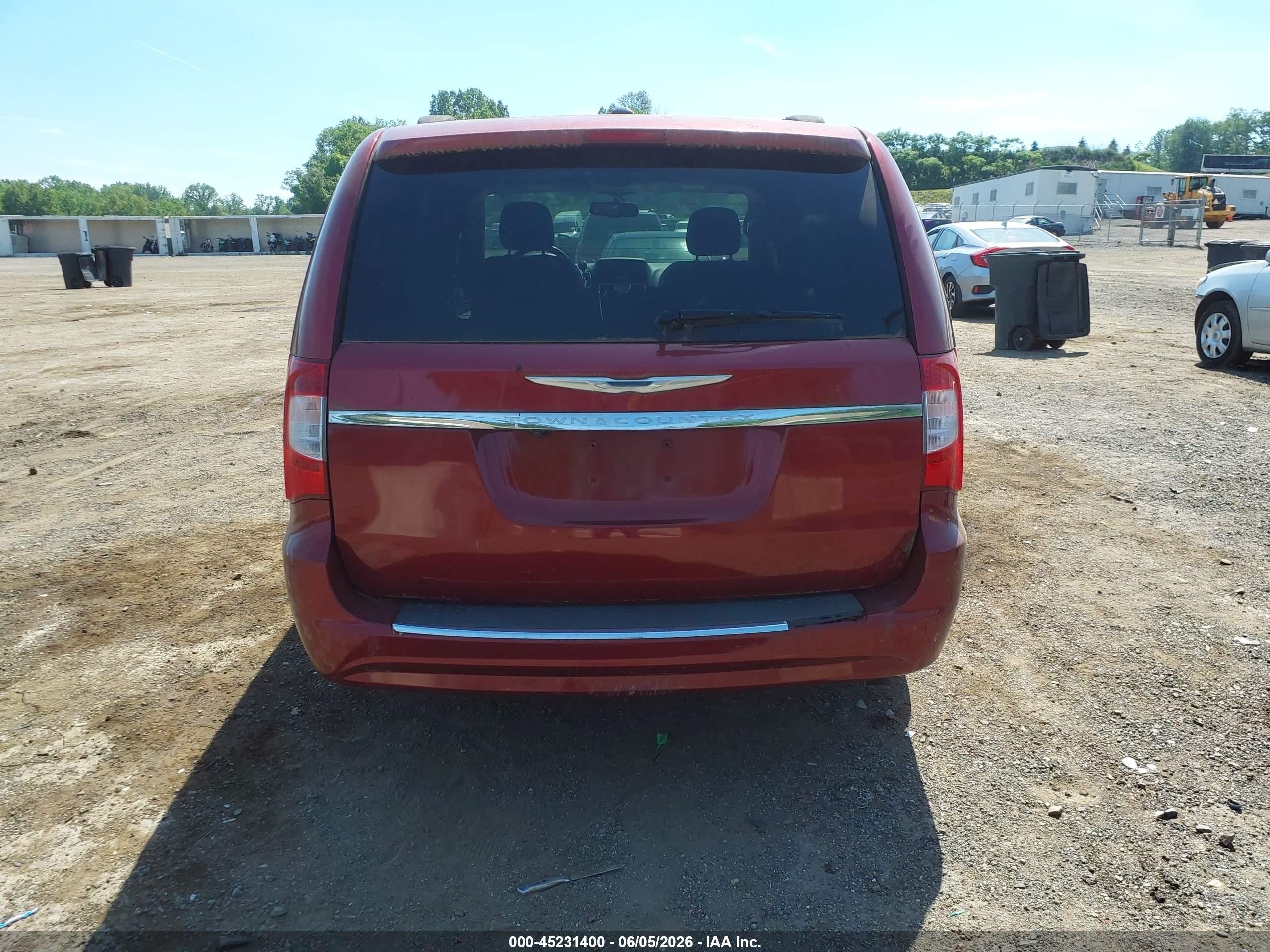 2013 Chrysler Town & Country Touring Red vin: 2C4RC1BG0DR647220
