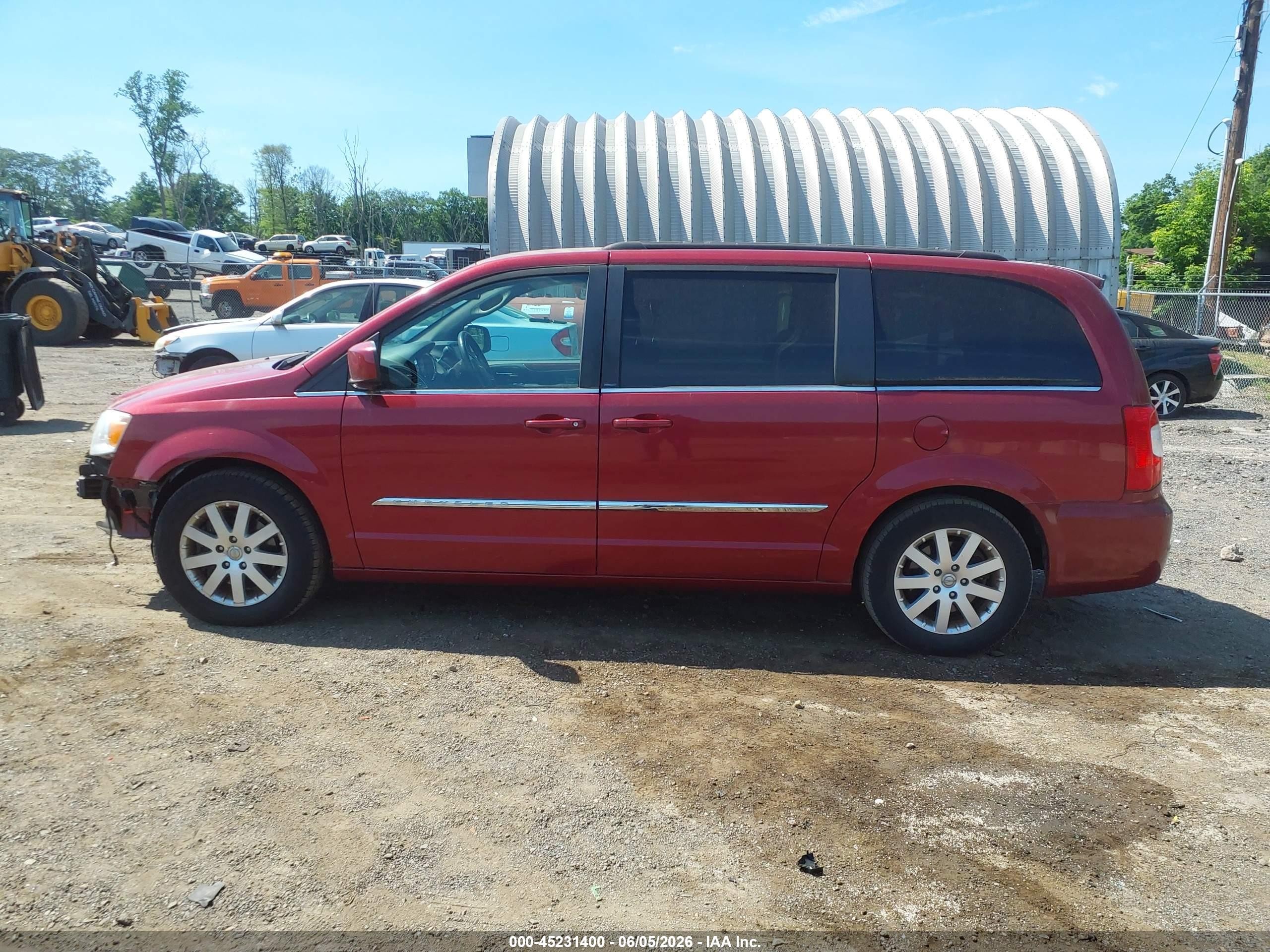 2013 Chrysler Town & Country Touring Red vin: 2C4RC1BG0DR647220