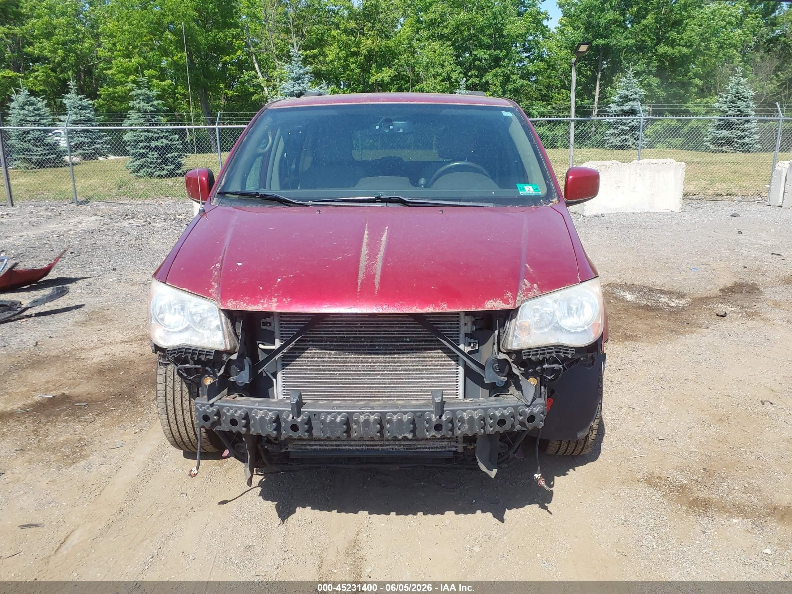 2013 Chrysler Town & Country Touring Red vin: 2C4RC1BG0DR647220