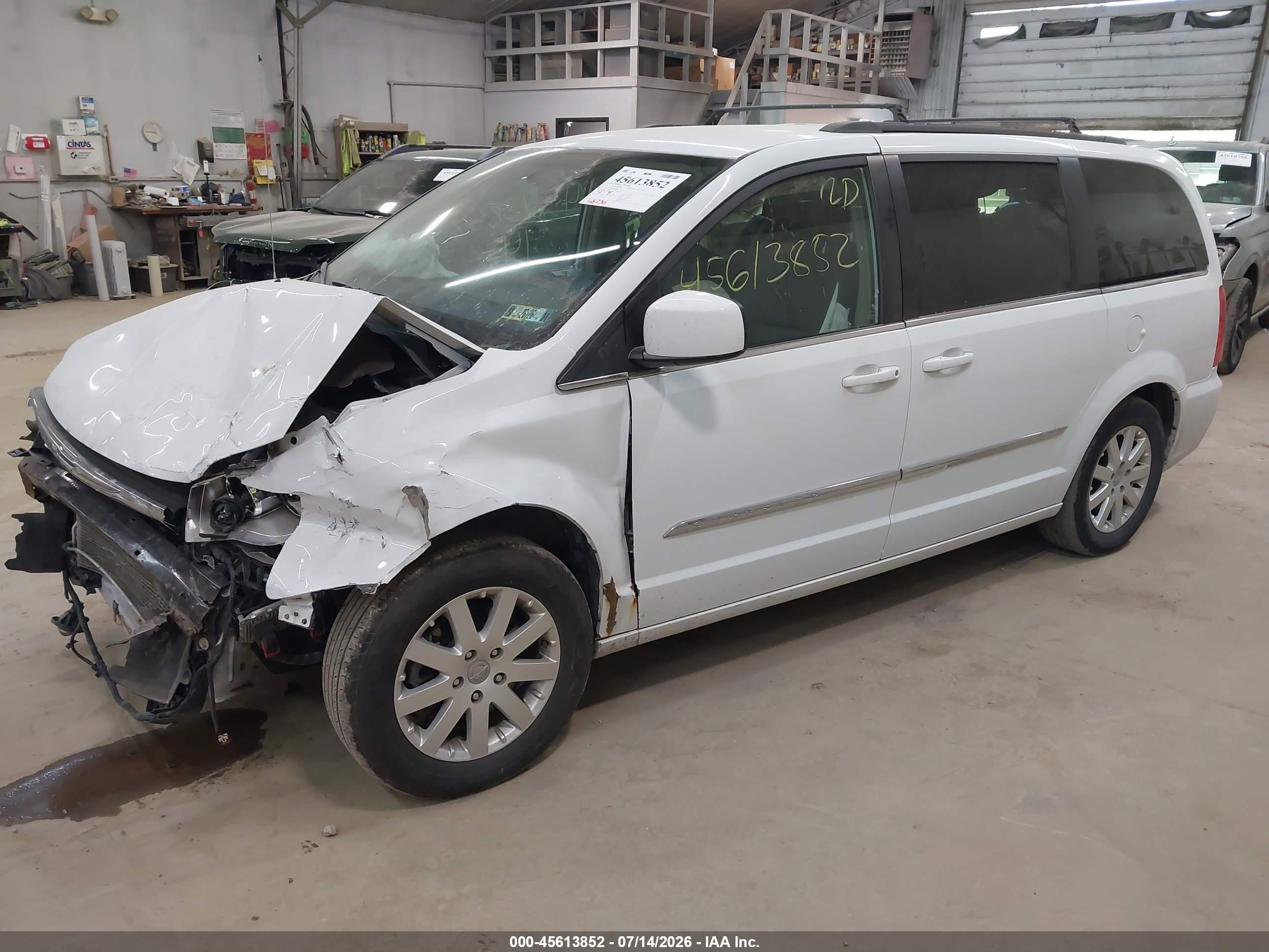2014 Chrysler Town & Country Touring White vin: 2C4RC1BG0ER112678