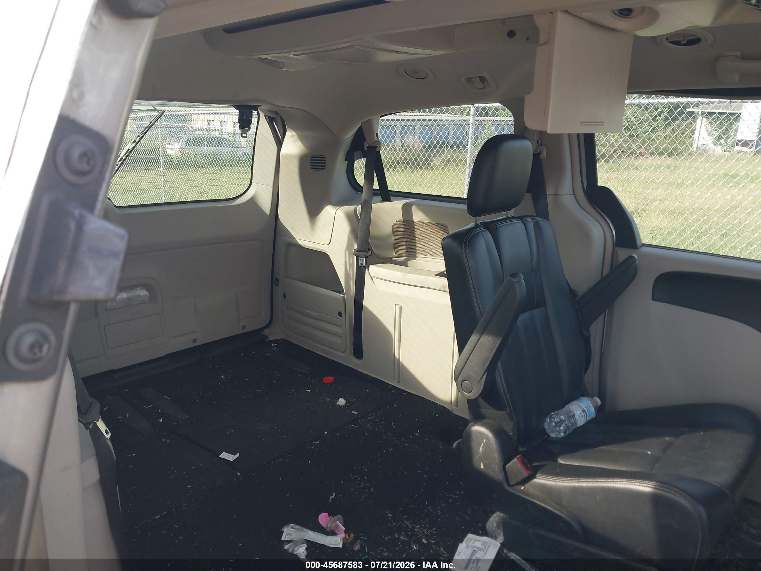 2014 Chrysler Town & Country Touring Silver vin: 2C4RC1BG0ER208200