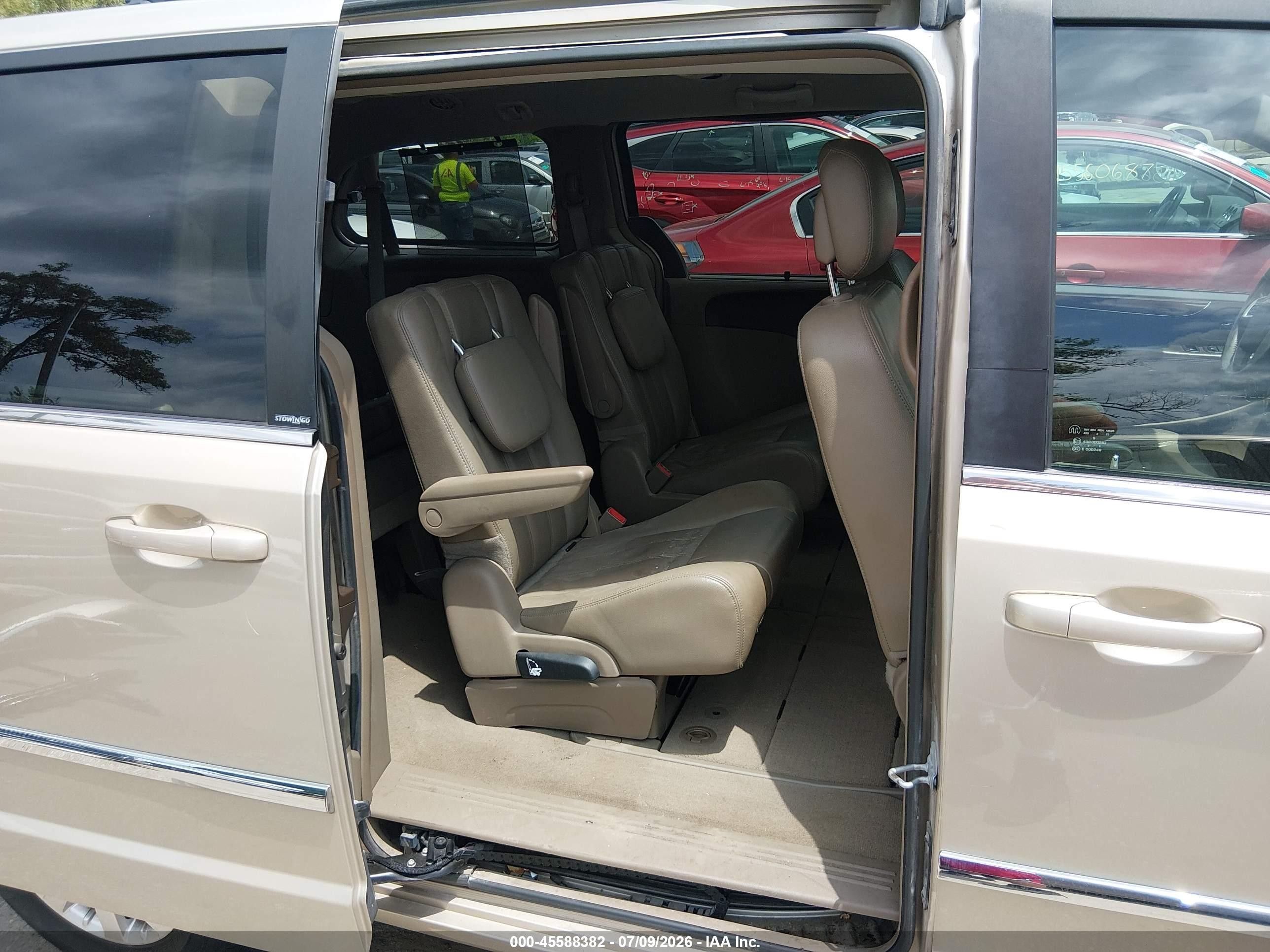 2014 Chrysler Town & Country Touring Champagne vin: 2C4RC1BG0ER232366