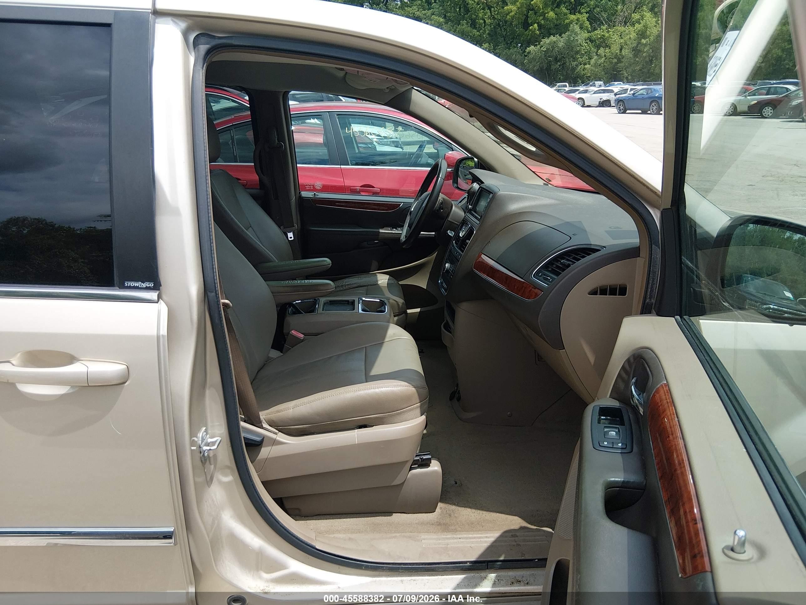2014 Chrysler Town & Country Touring Champagne vin: 2C4RC1BG0ER232366