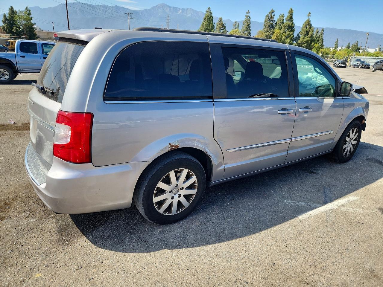 2014 Chrysler Town & Country Touring Silver vin: 2C4RC1BG0ER247823