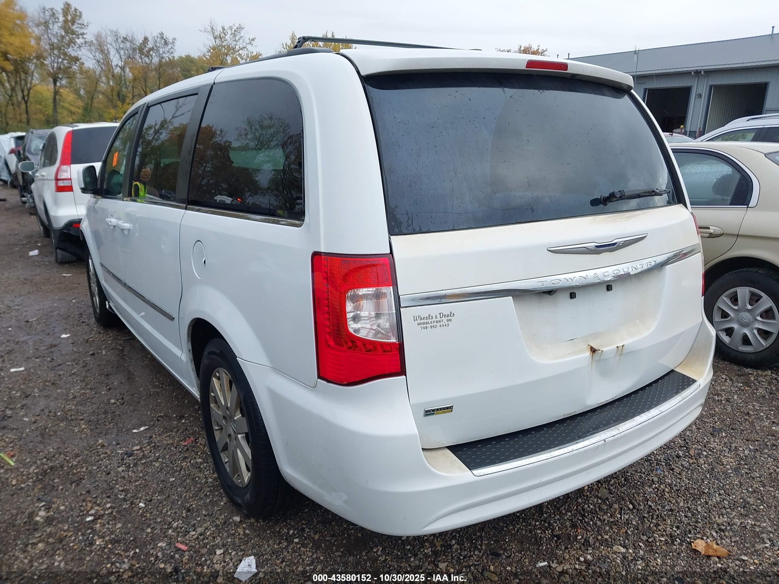 2014 Chrysler Town & Country Touring White vin: 2C4RC1BG0ER395194