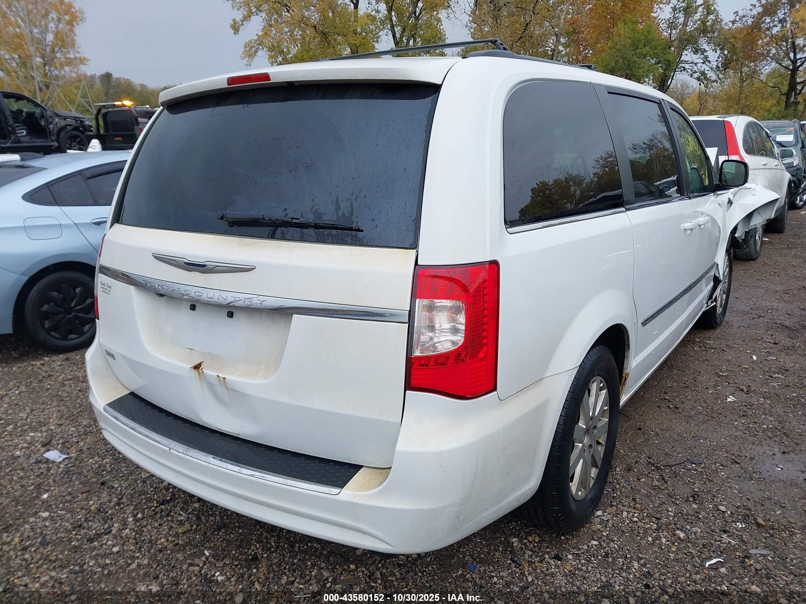 2014 Chrysler Town & Country Touring White vin: 2C4RC1BG0ER395194
