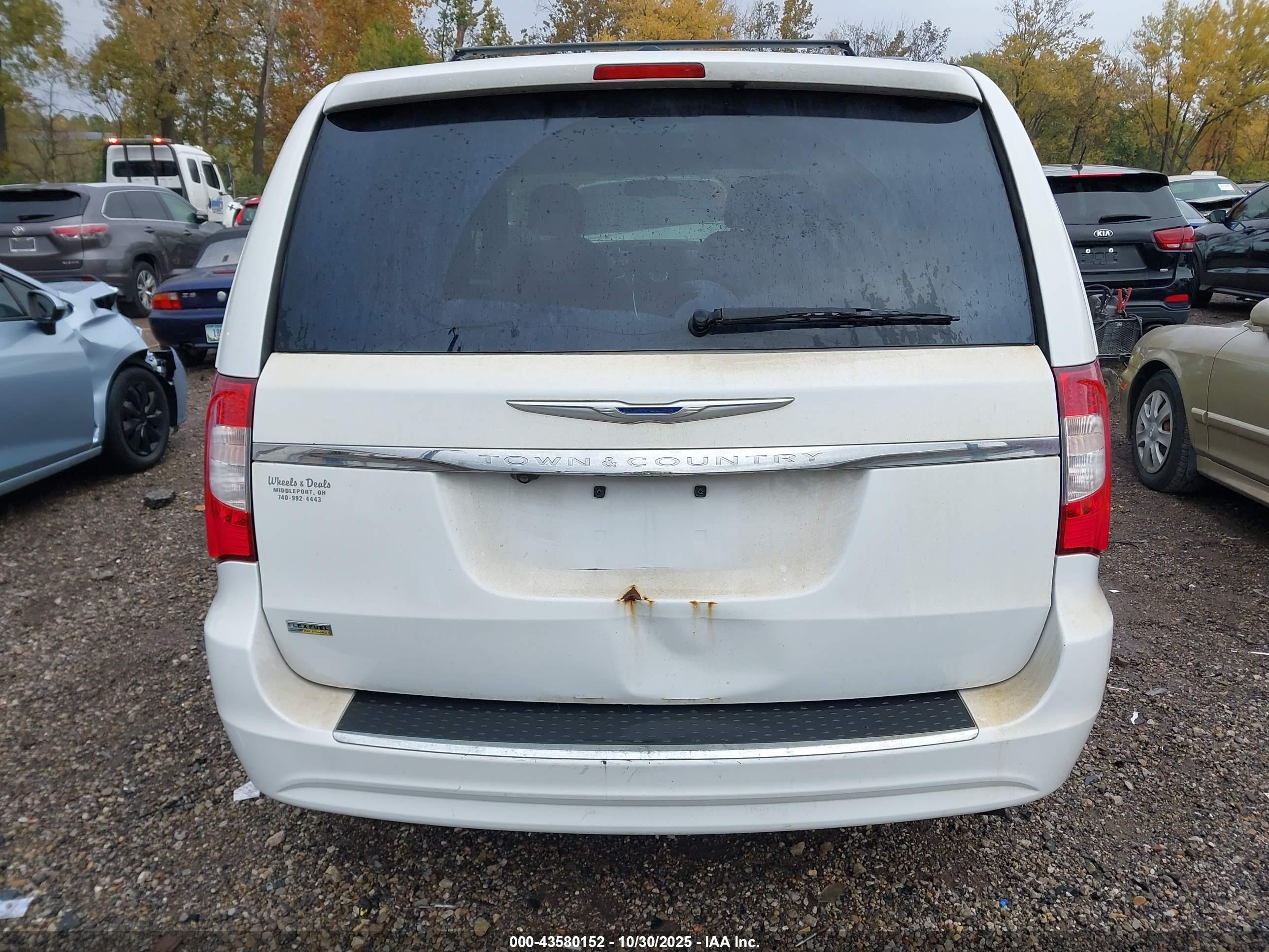 2014 Chrysler Town & Country Touring White vin: 2C4RC1BG0ER395194