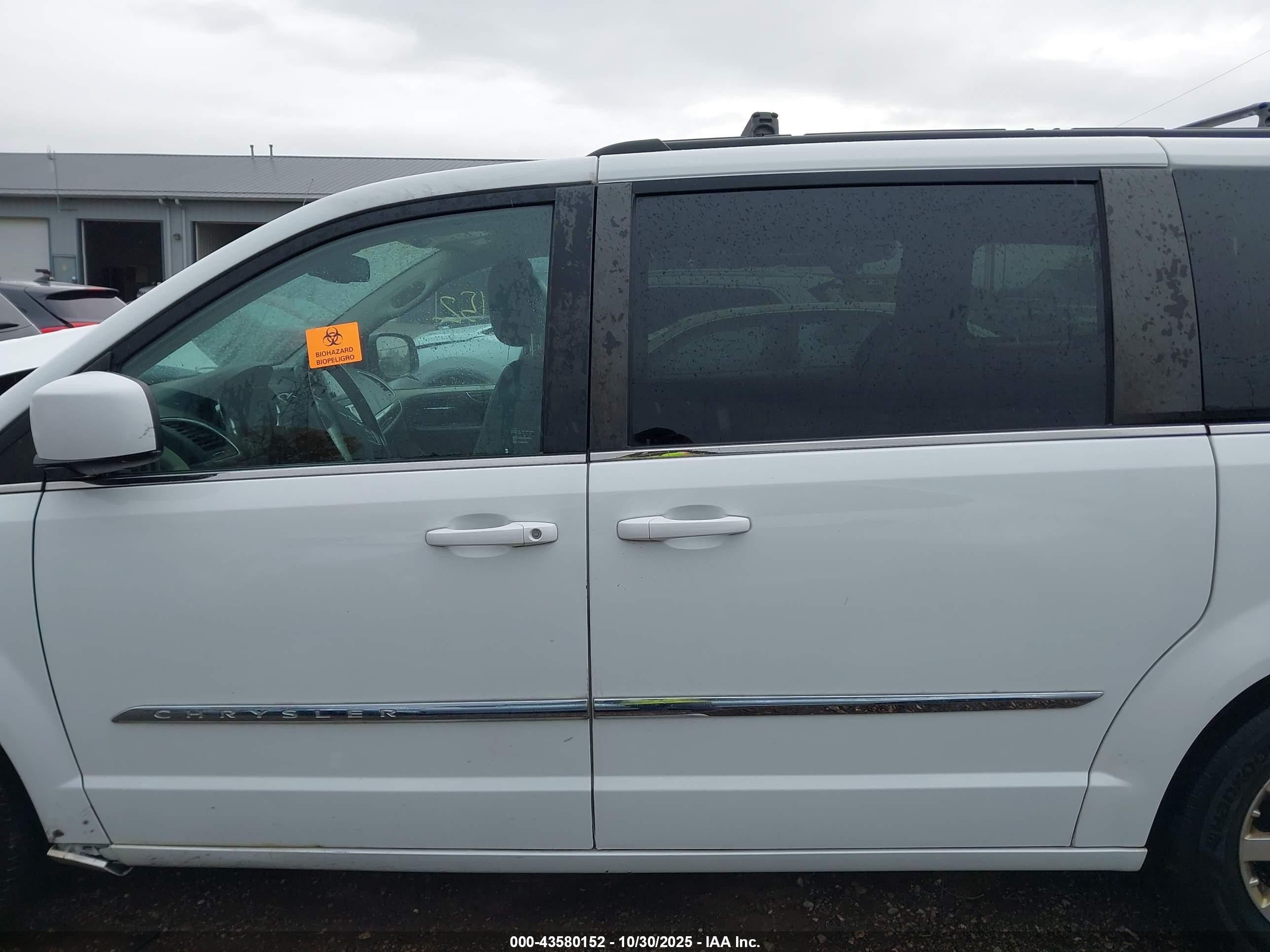 2014 Chrysler Town & Country Touring White vin: 2C4RC1BG0ER395194