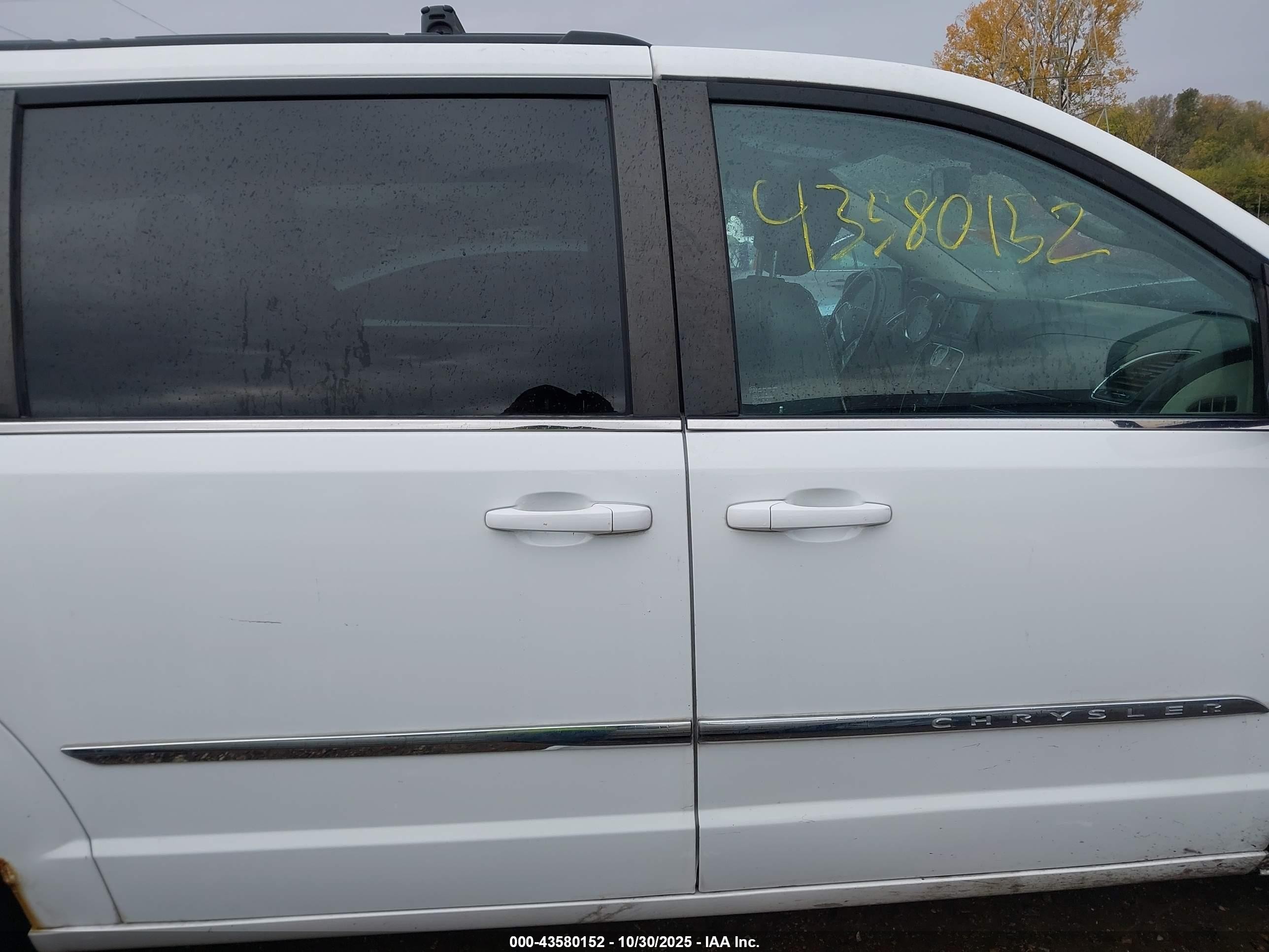 2014 Chrysler Town & Country Touring White vin: 2C4RC1BG0ER395194