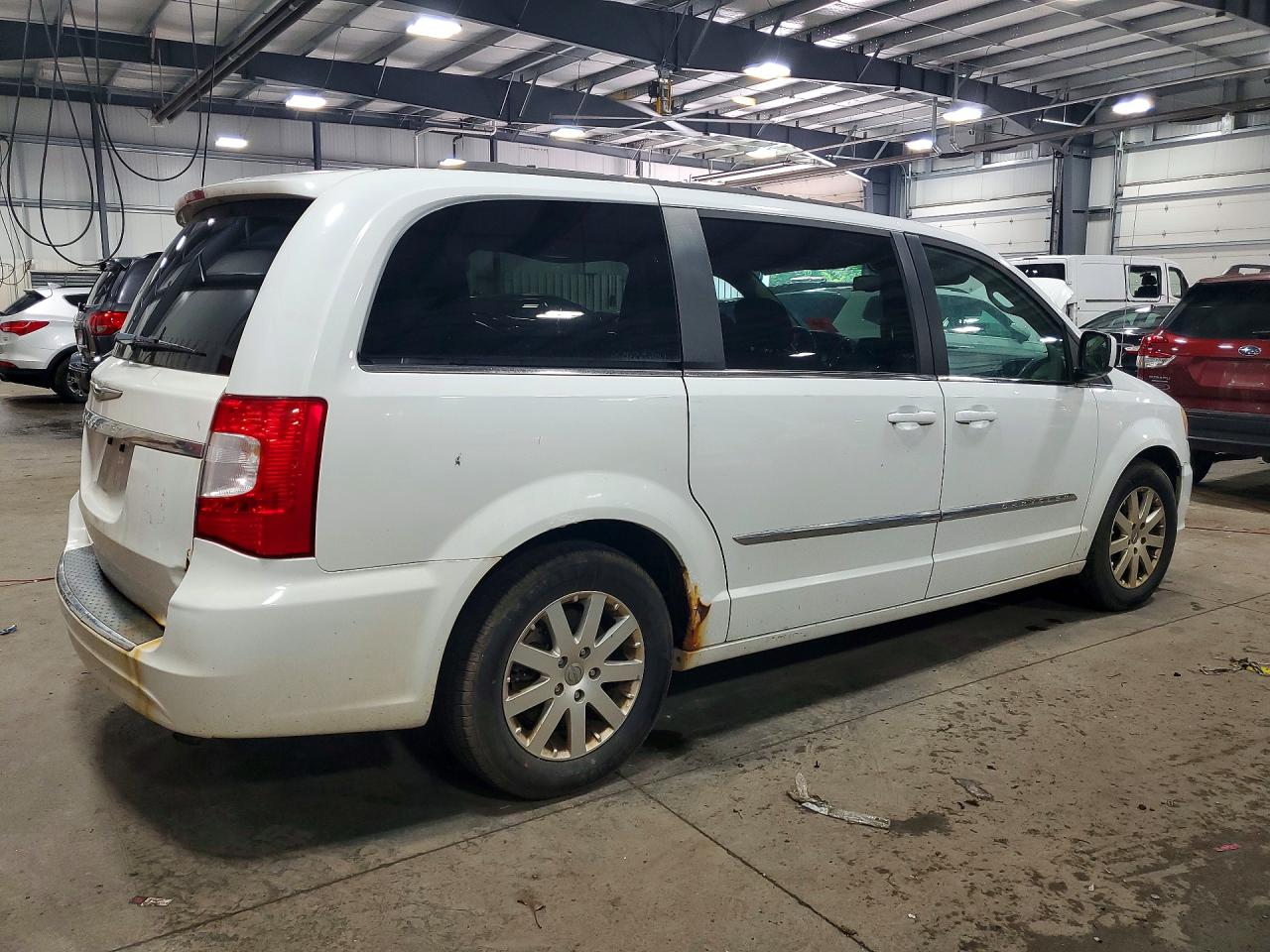 2014 Chrysler Town & Country Touring White vin: 2C4RC1BG0ER398015