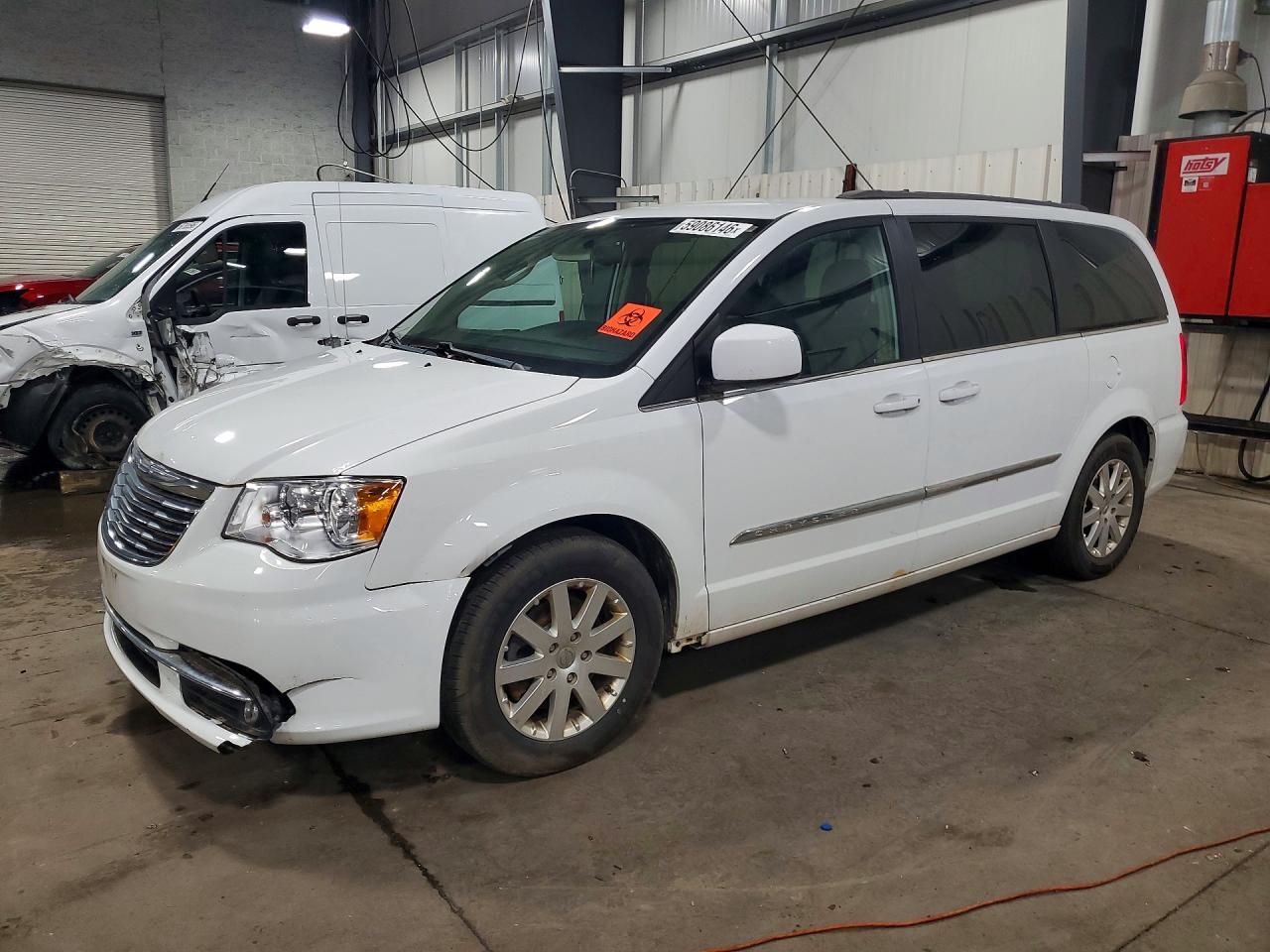 2014 Chrysler Town & Country Touring White vin: 2C4RC1BG0ER398015