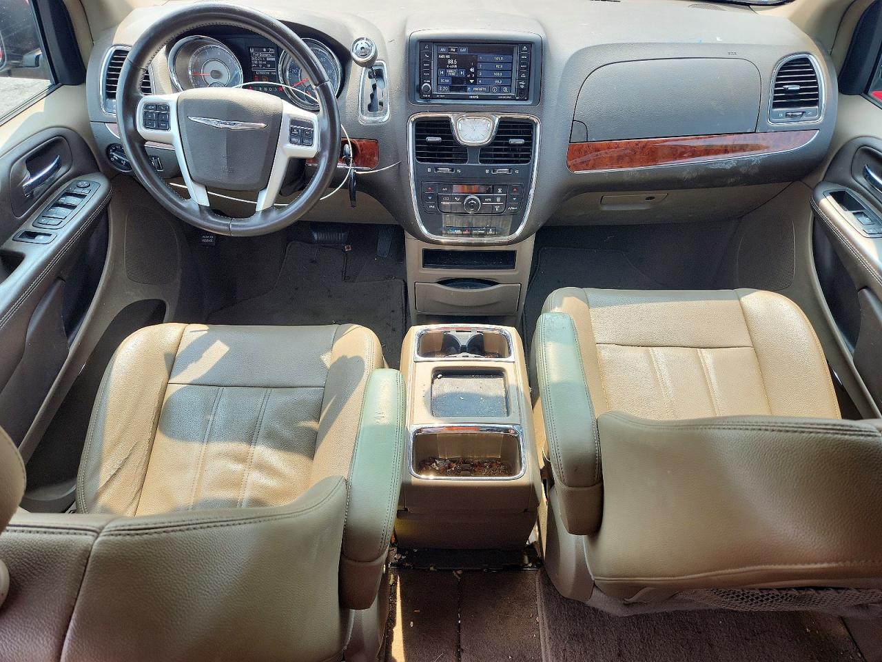 2014 Chrysler Town & Country Touring Red vin: 2C4RC1BG0ER399908