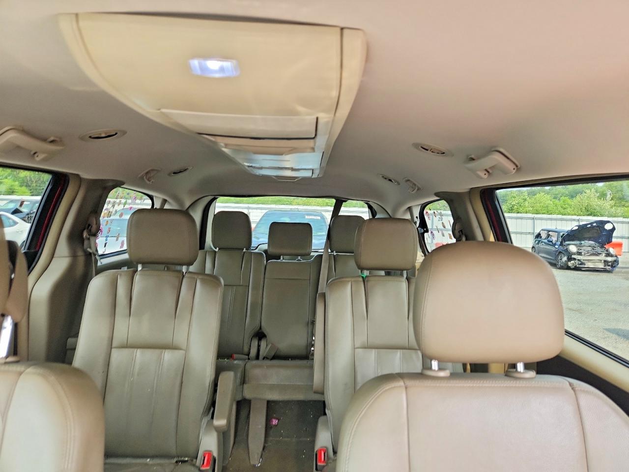 2014 Chrysler Town & Country Touring Red vin: 2C4RC1BG0ER399908