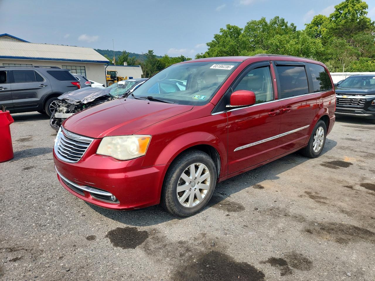 2014 Chrysler Town & Country Touring Red vin: 2C4RC1BG0ER399908