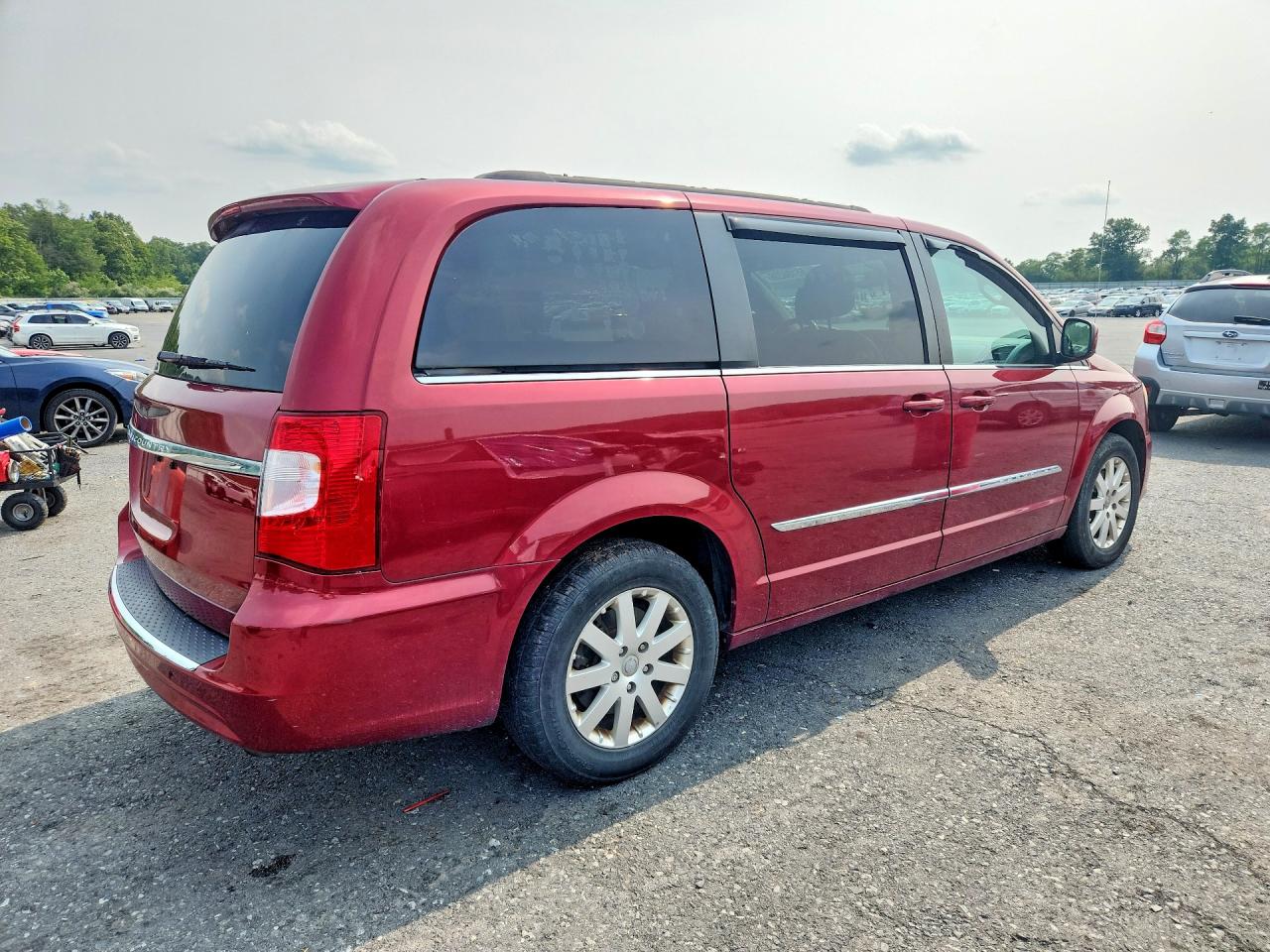 2014 Chrysler Town & Country Touring Red vin: 2C4RC1BG0ER399908