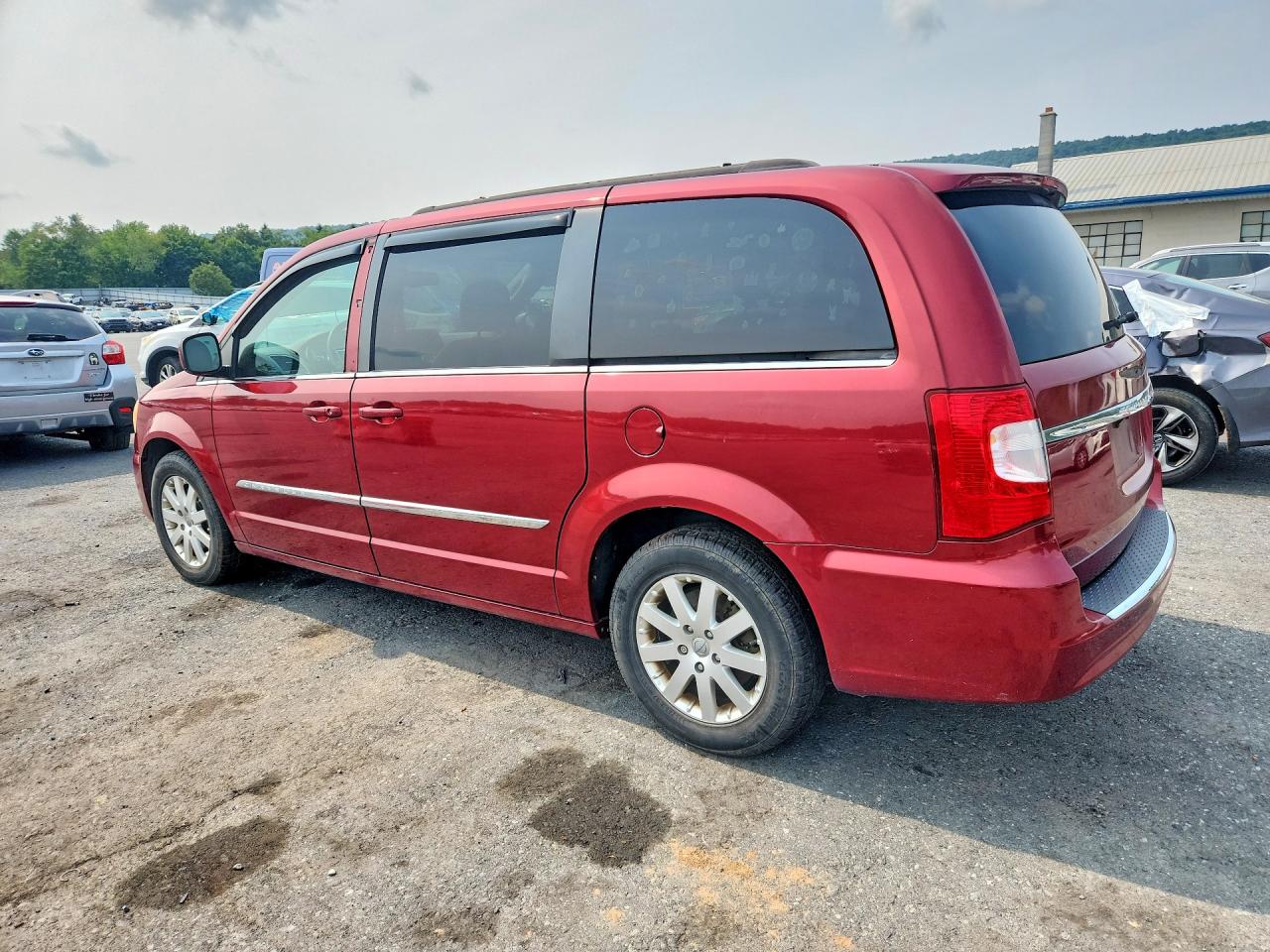 2014 Chrysler Town & Country Touring Red vin: 2C4RC1BG0ER399908